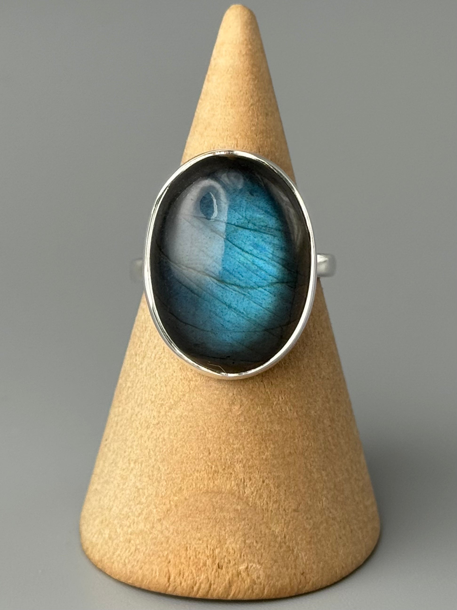 •LABRADORITE - OVAL - 2• simple band silver ring (size 7)