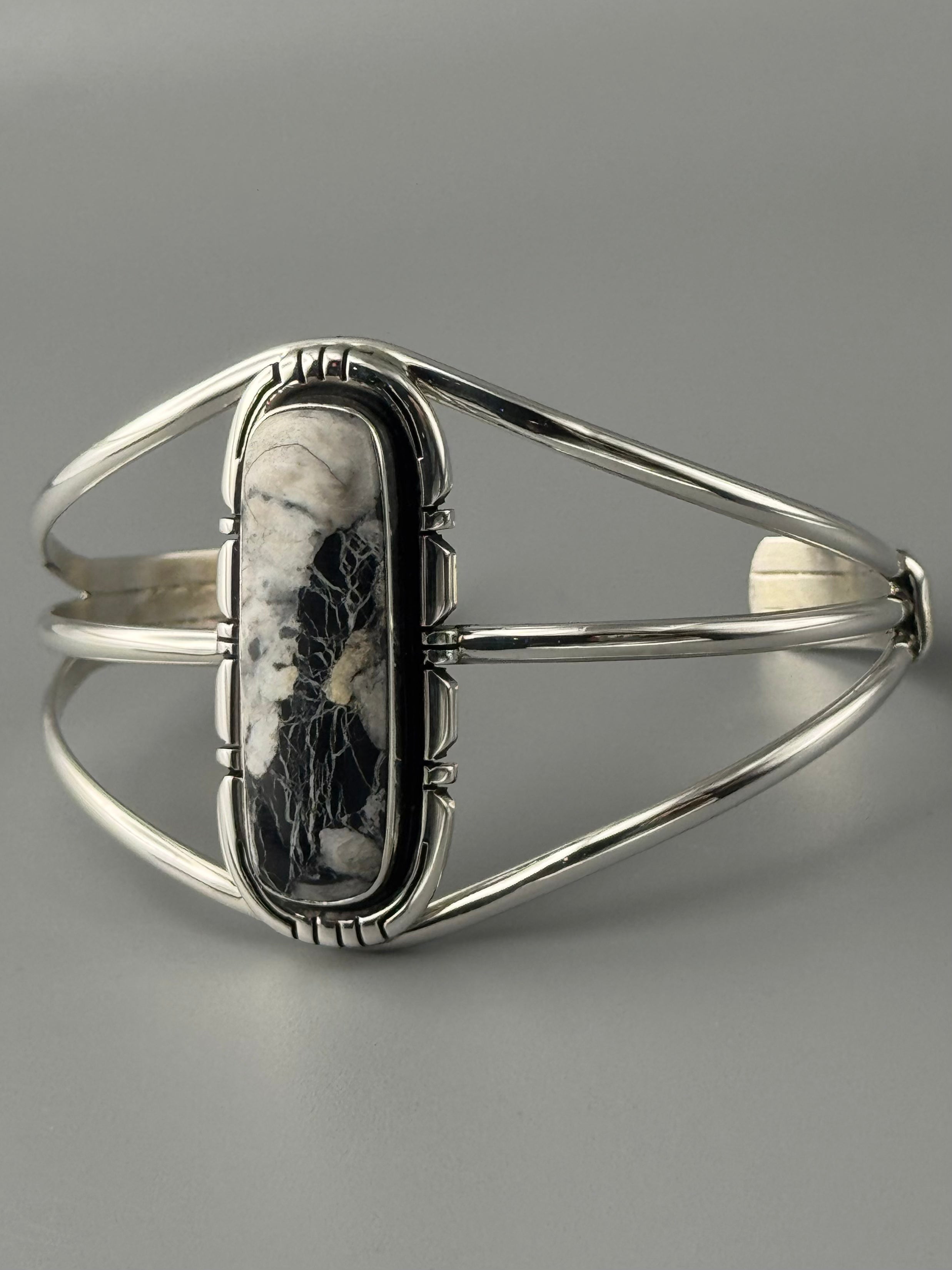 •WHITE BUFFALO - MOUNTAIN FEATHERS• Navajo sterling silver cuff bracelet (6.75" +/-)