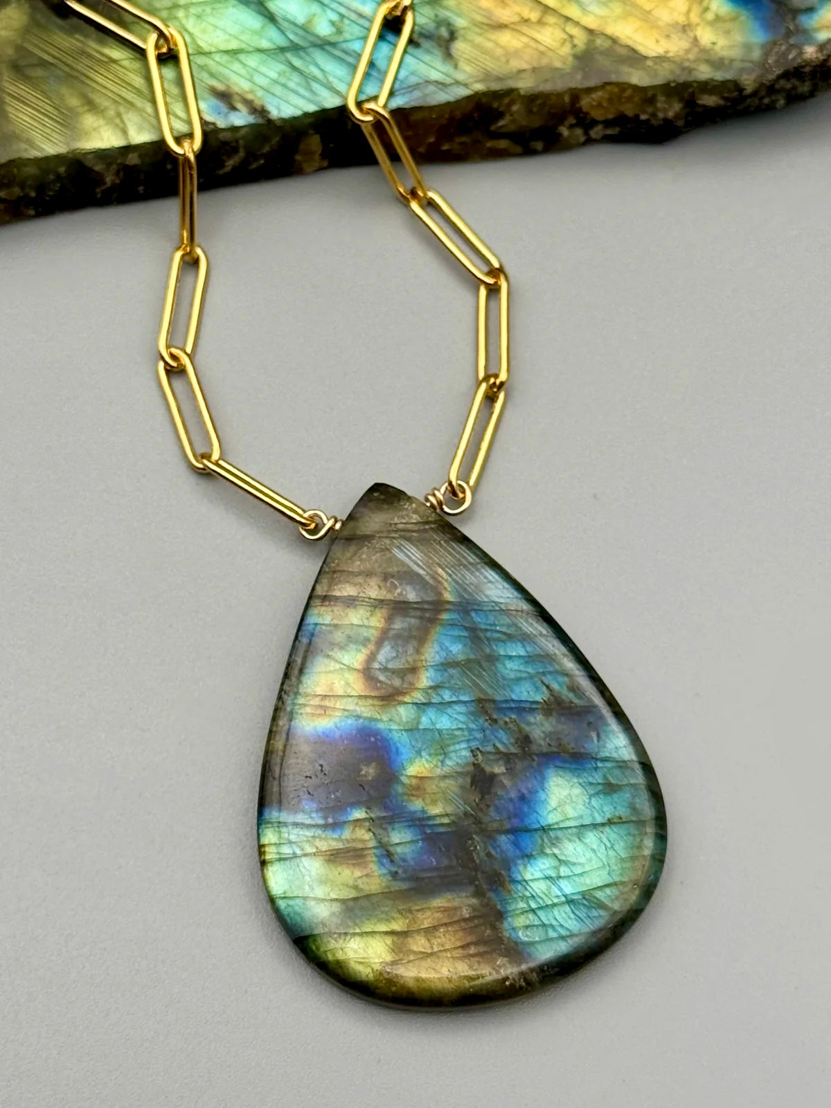 •AEON• labradorite + gold necklace (18"-20" long)