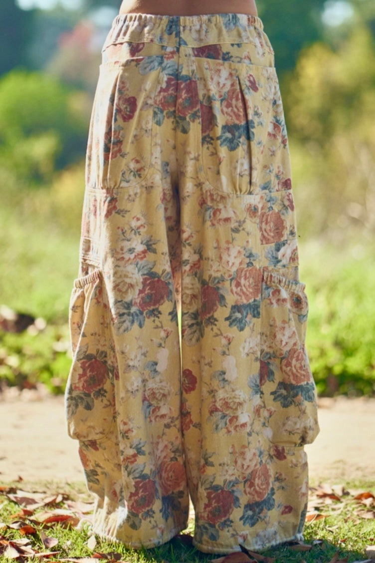 •MEADOW• soft floral cargo pants
