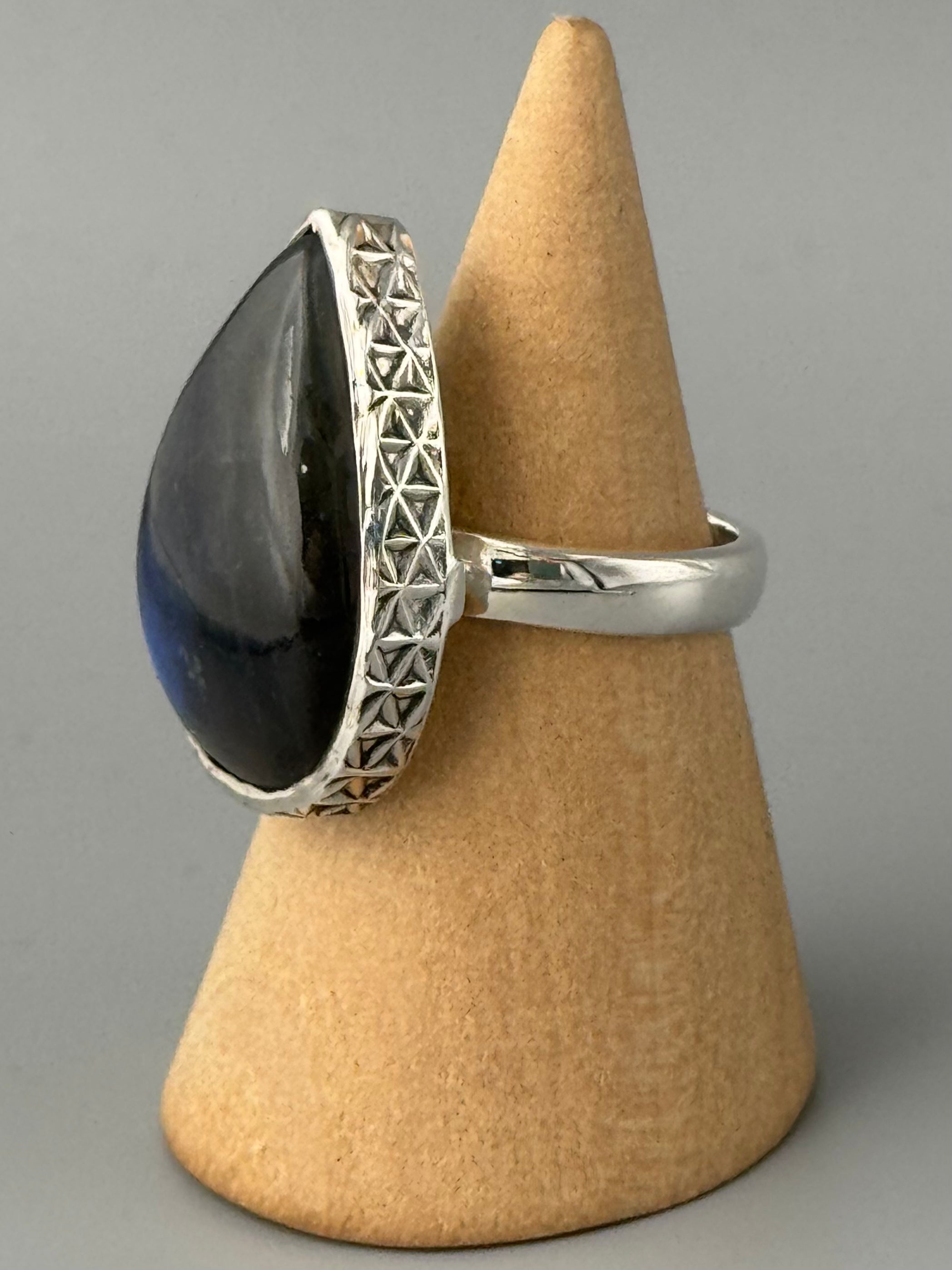 •LABRADORITE - TEAR• elemental bezel silver ring (size 7)