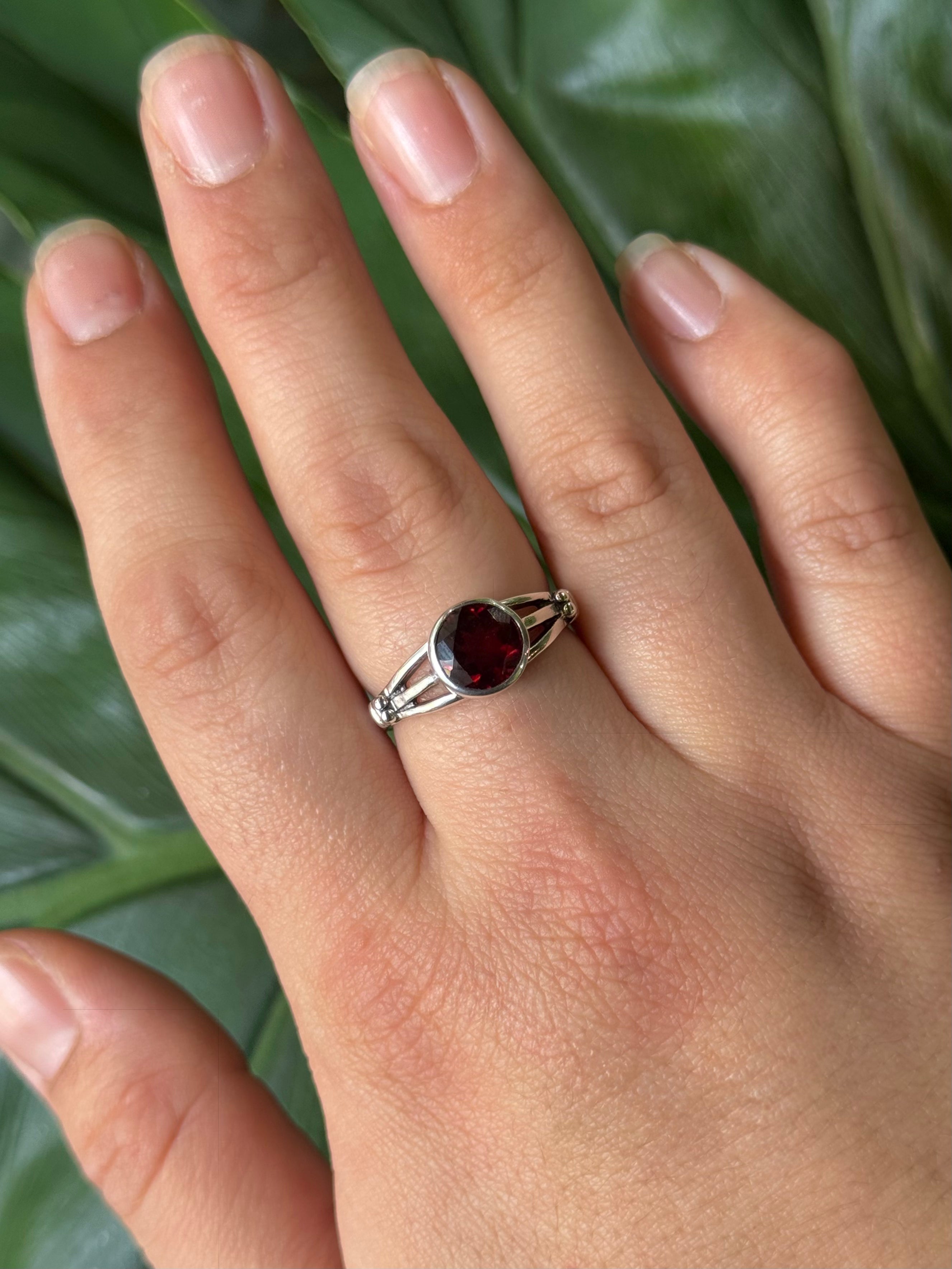 •GARNET - BESOM• split band silver ring (various sizes)