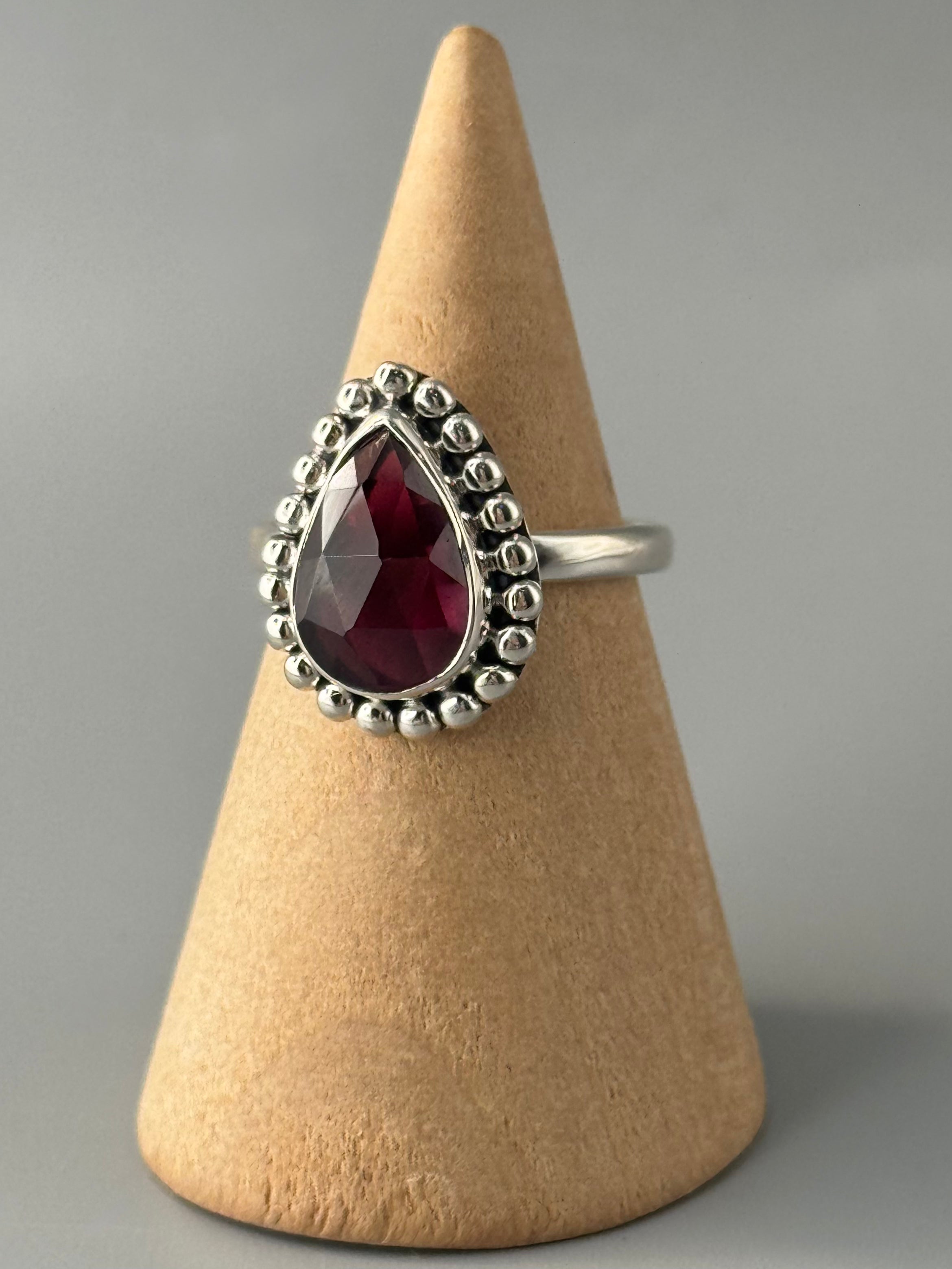 •GARNET - BELLIS• sterling silver ring (size 7)