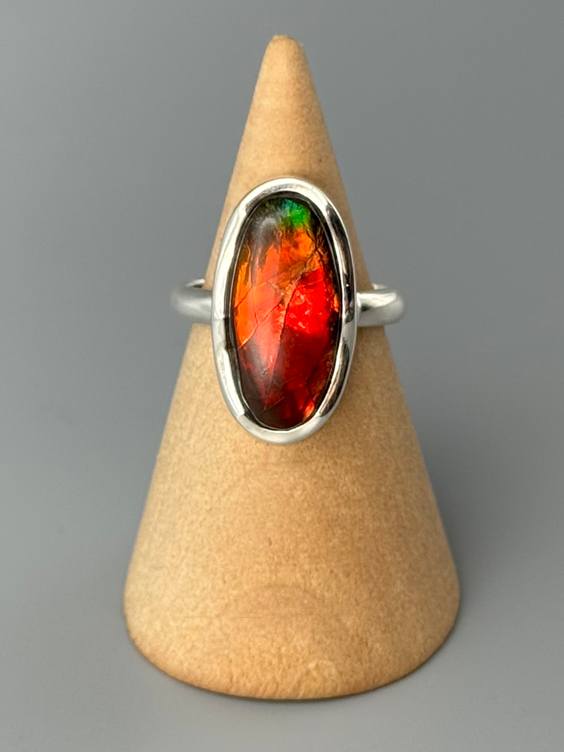 •AMMOLITE - OVAL• scalloped bezel silver ring (size 6.75)