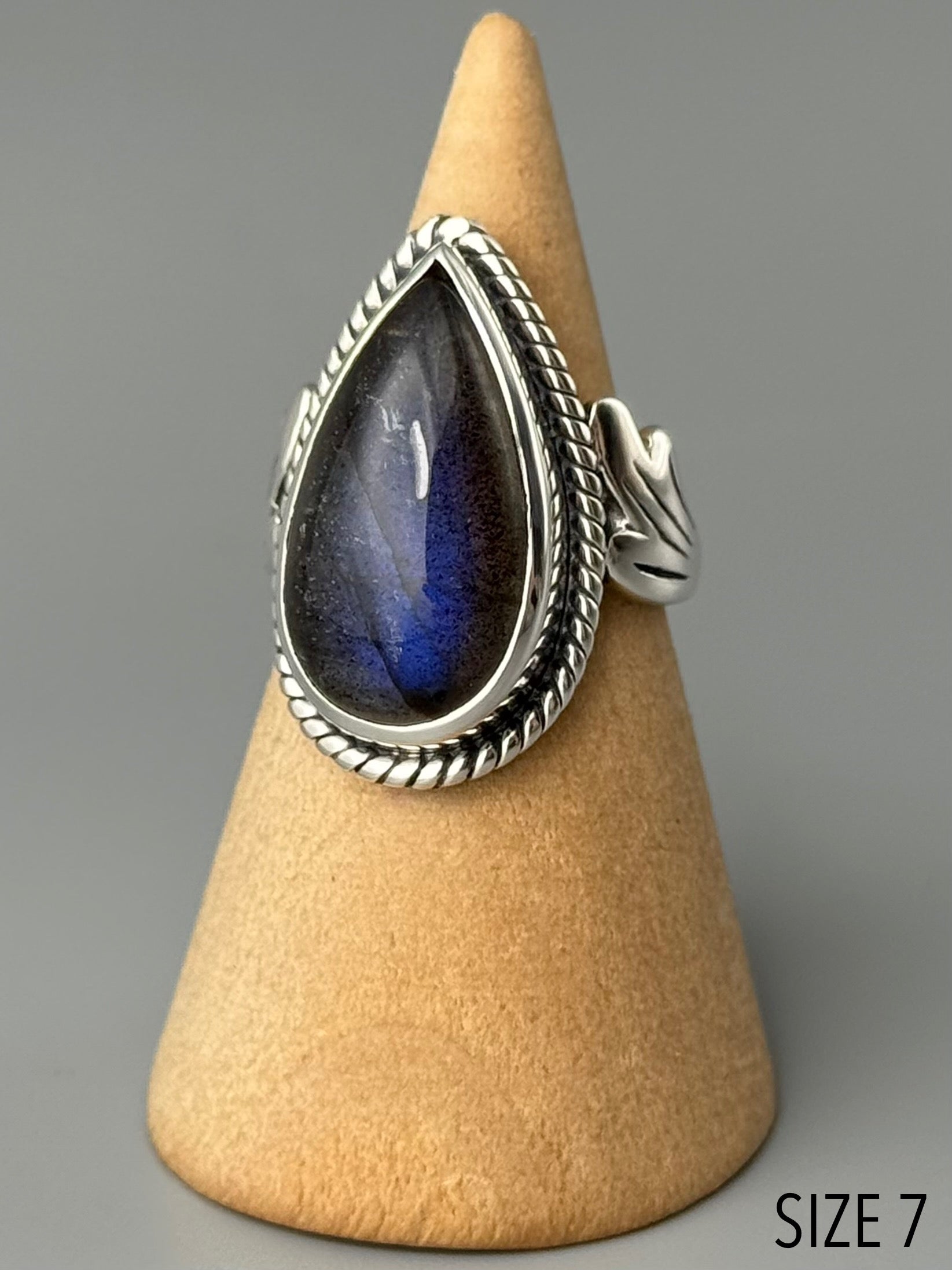 •LABRADORITE - FLEUR• roped bezel silver ring (various sizes)