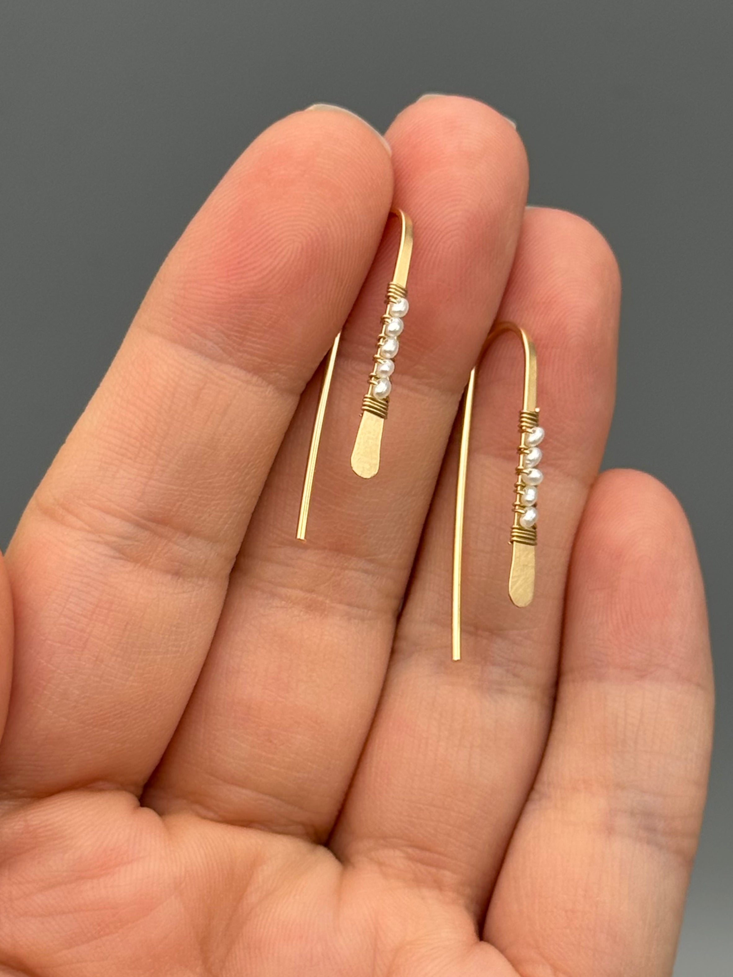 •PETITE THREADER• pearl + gold earrings