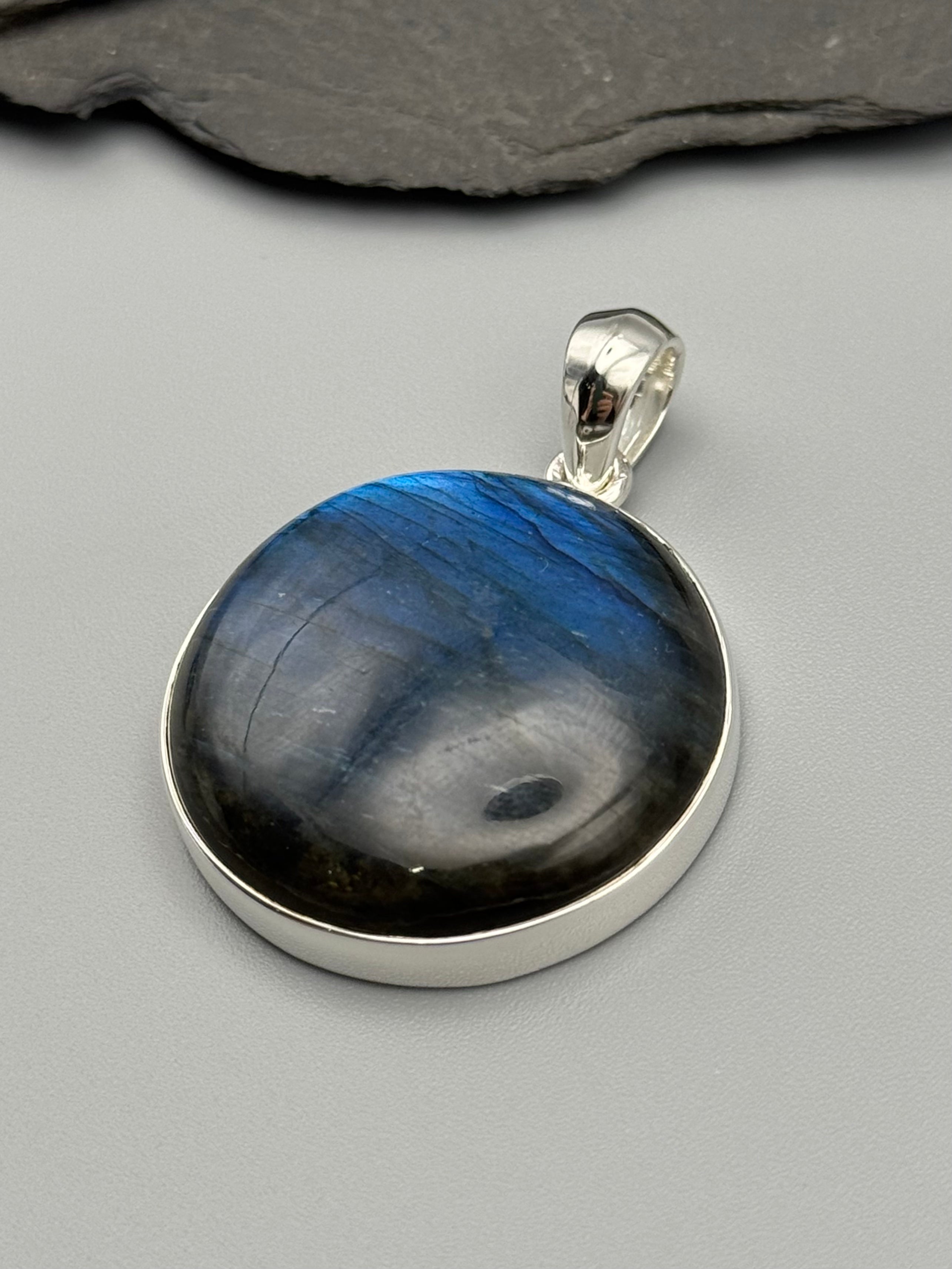 •LABRADORITE - ROUND• sterling silver pendant