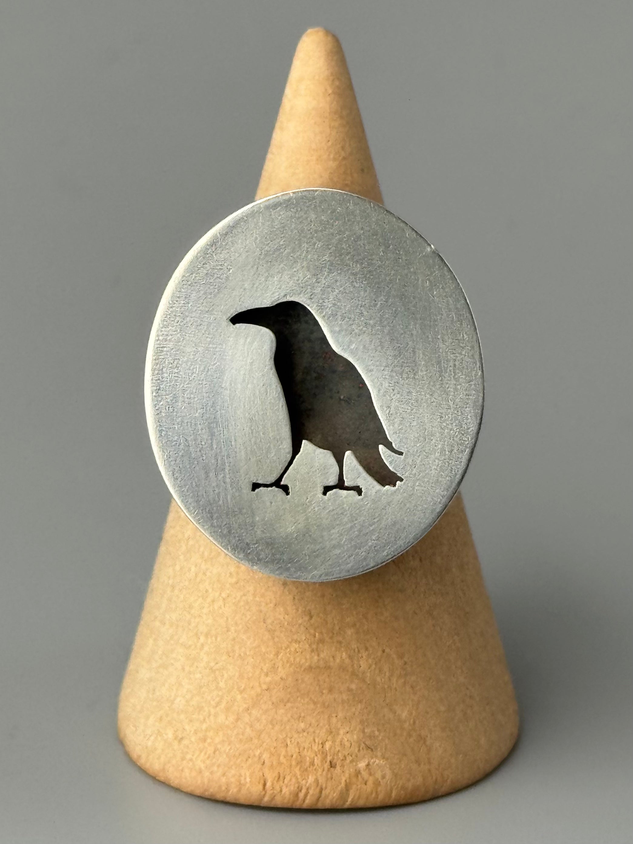•NEVERMORE - MEDIUM• silver raven shadowbox ring (size 9)