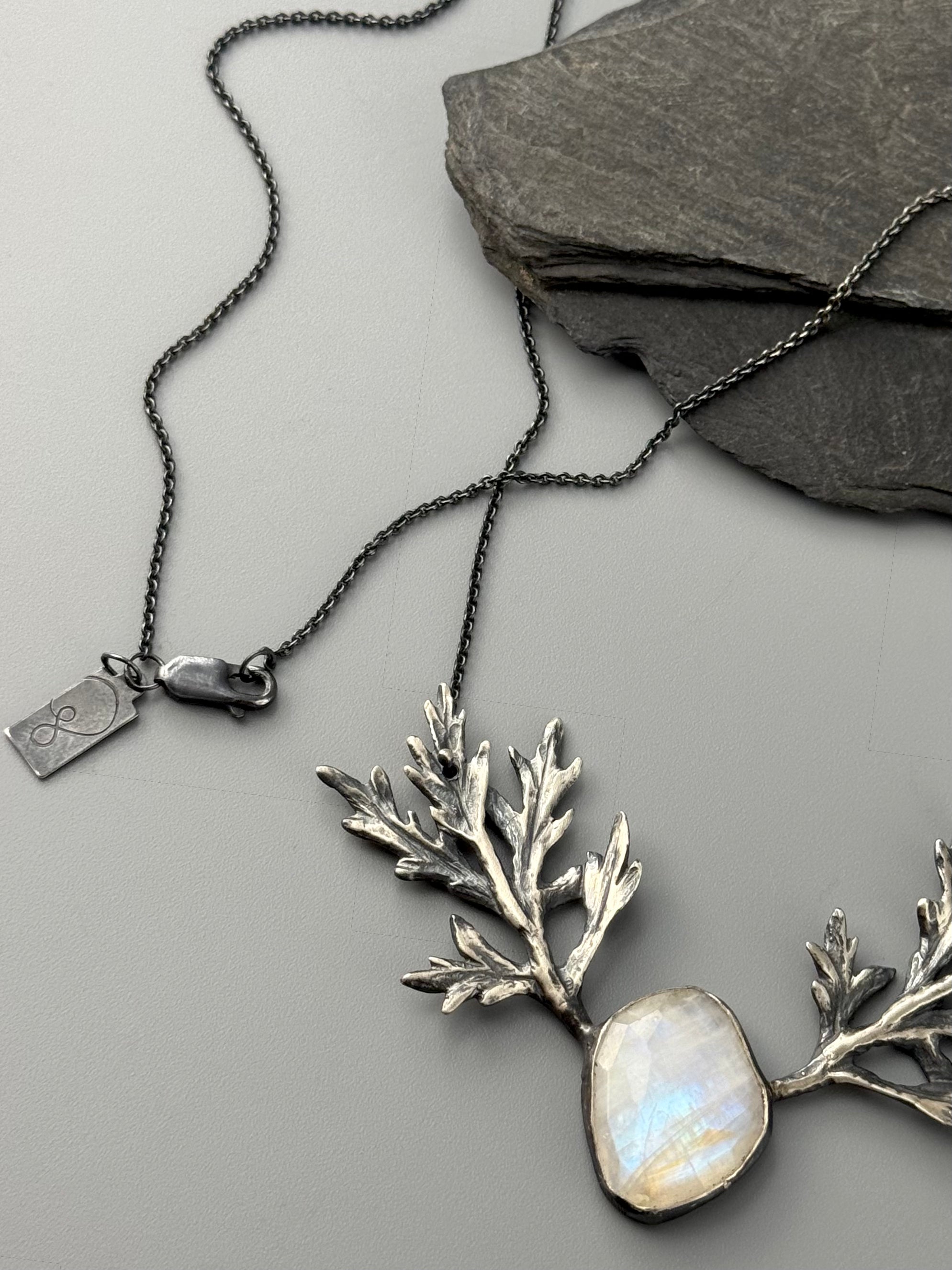 •VICTORIAN MUGWORT - BIGGIE• faceted rainbow moonstone + mugwort + silver necklace (18" long)
