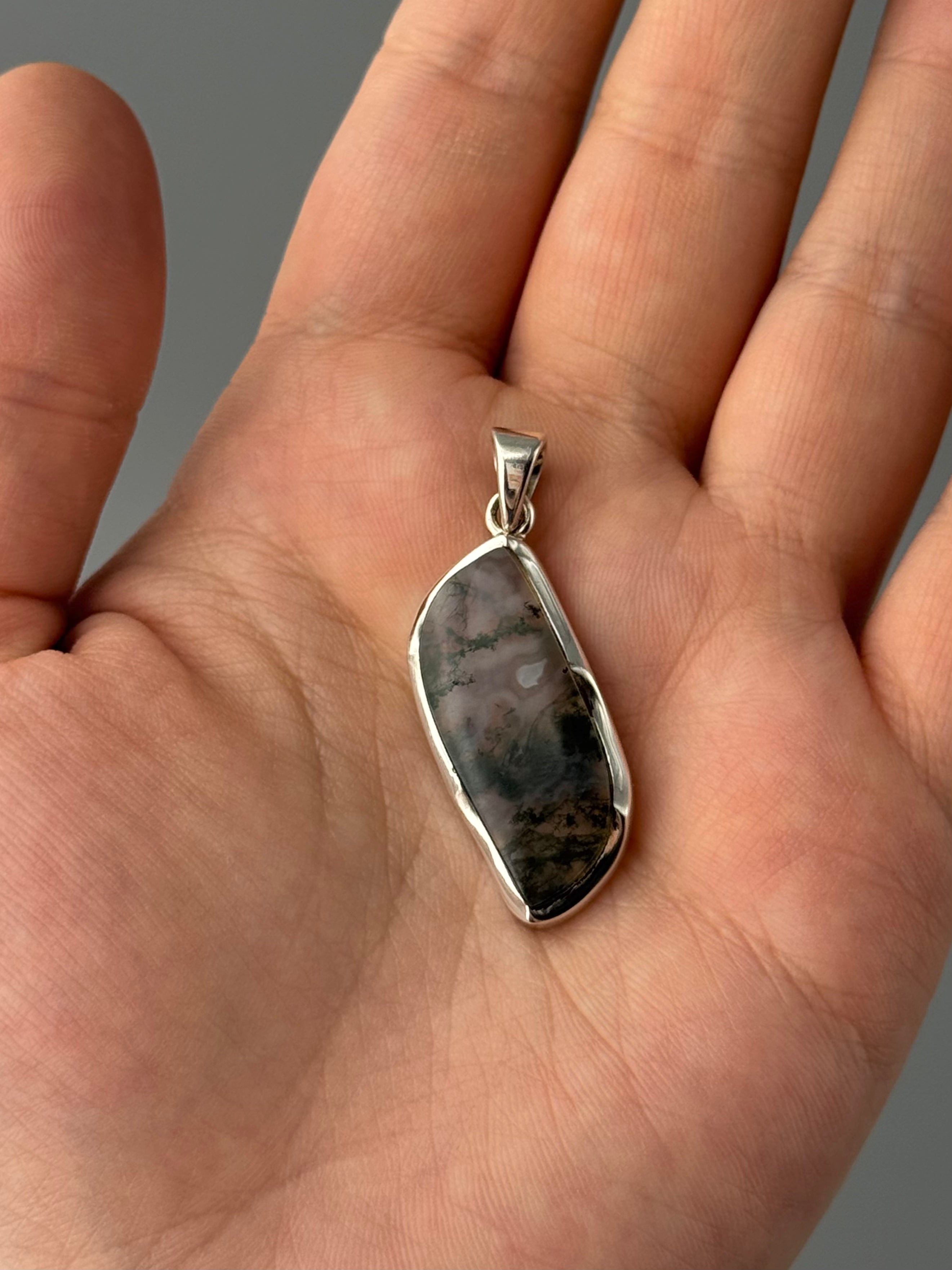 •MOSS AGATE - PARTRIDGE• scalloped bezel silver pendant