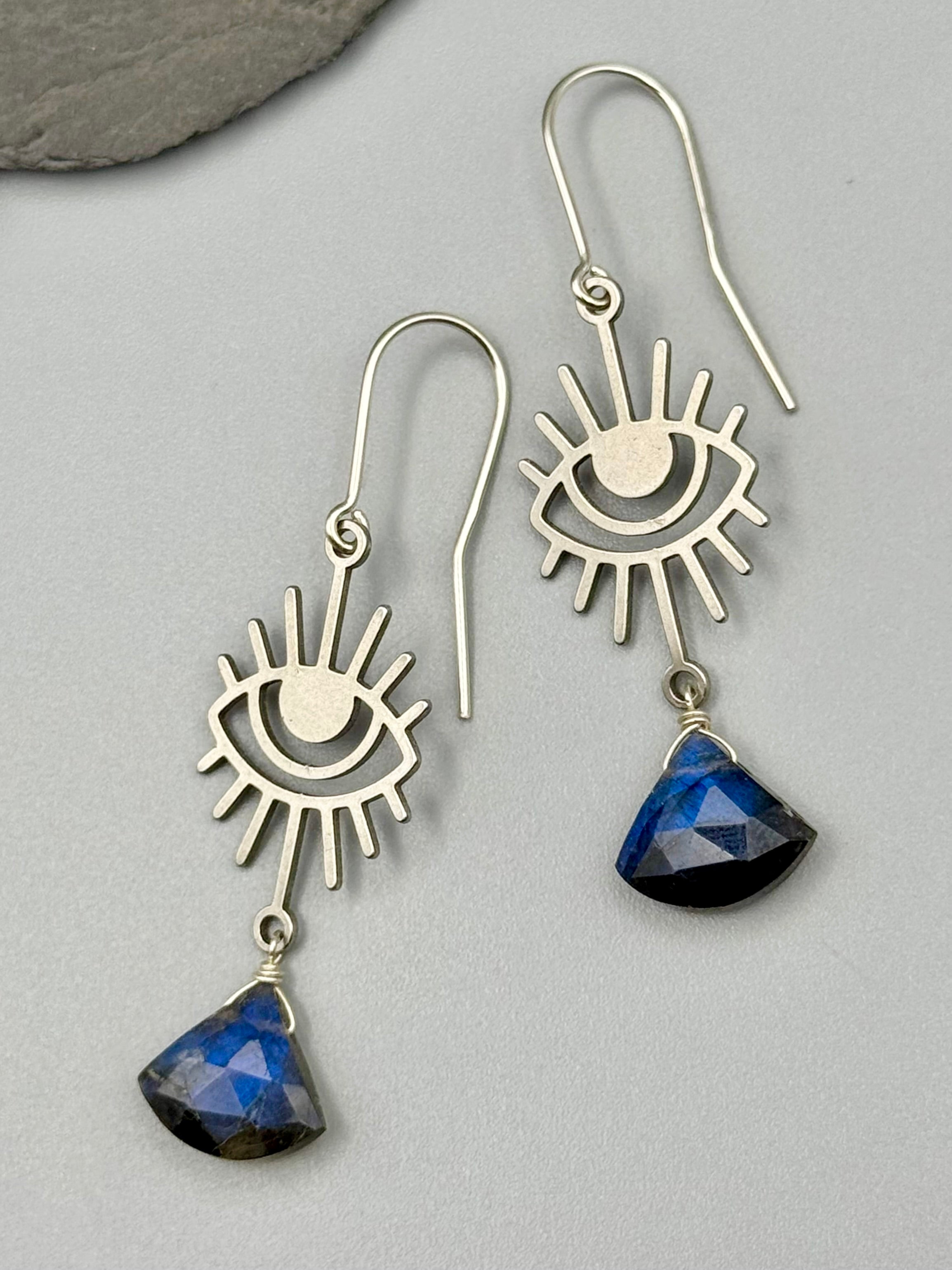•EYE ON YOU• labradorite + silver earrings