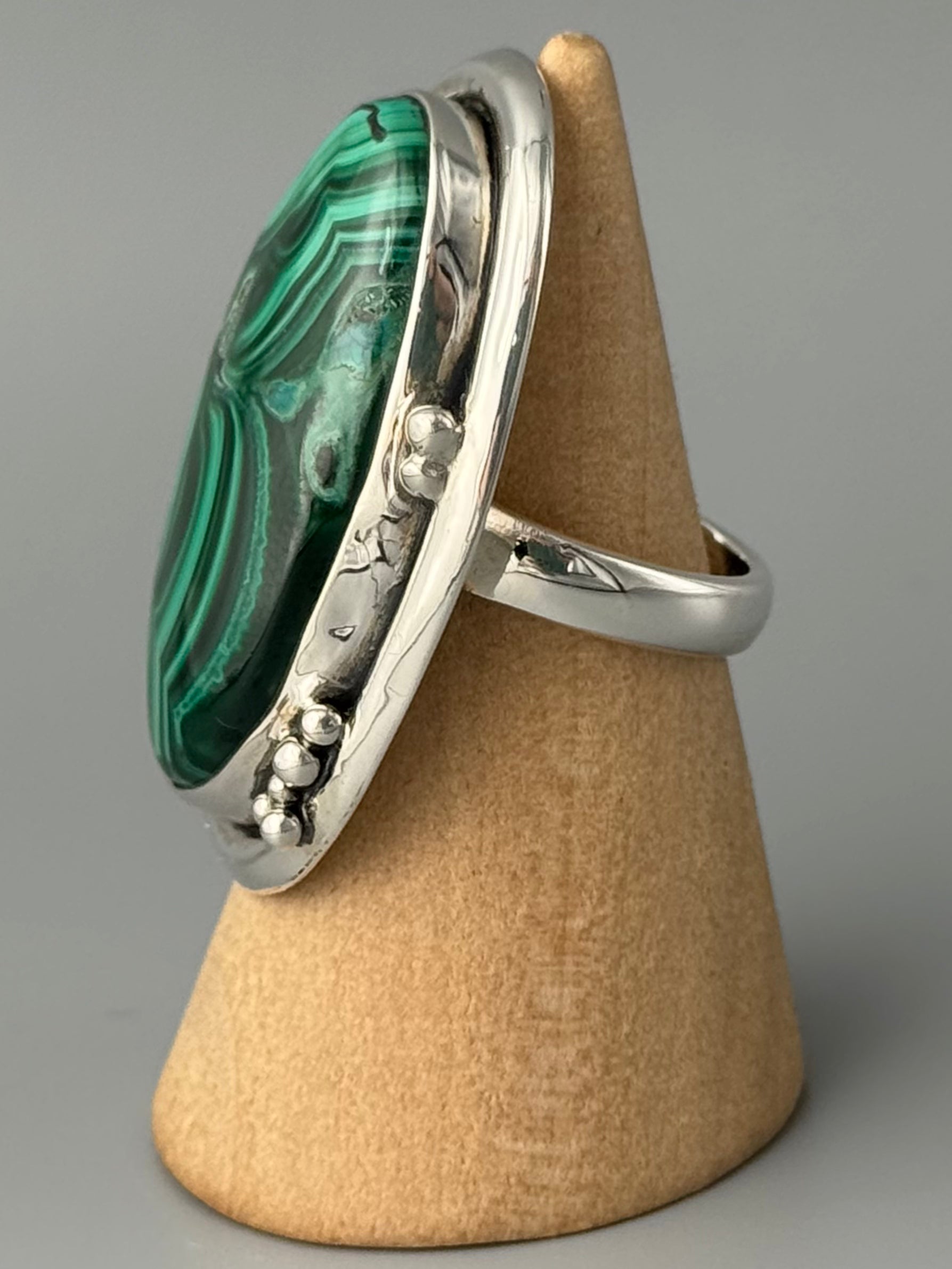 •MALACHITE - OVAL• dotted bezel silver ring (size 7)