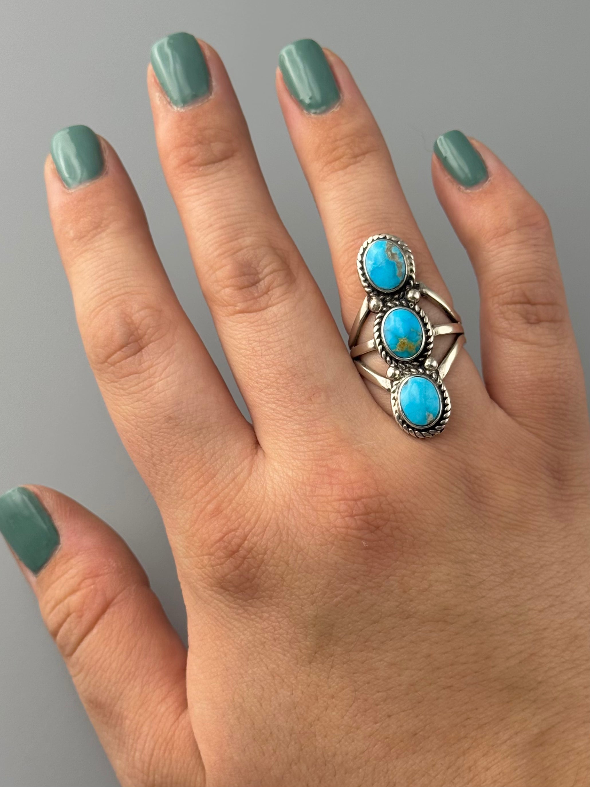 •BLUE RIDGE NEVADA TURQUOISE - TÁÁ• Navajo silver ring (size 7.75)