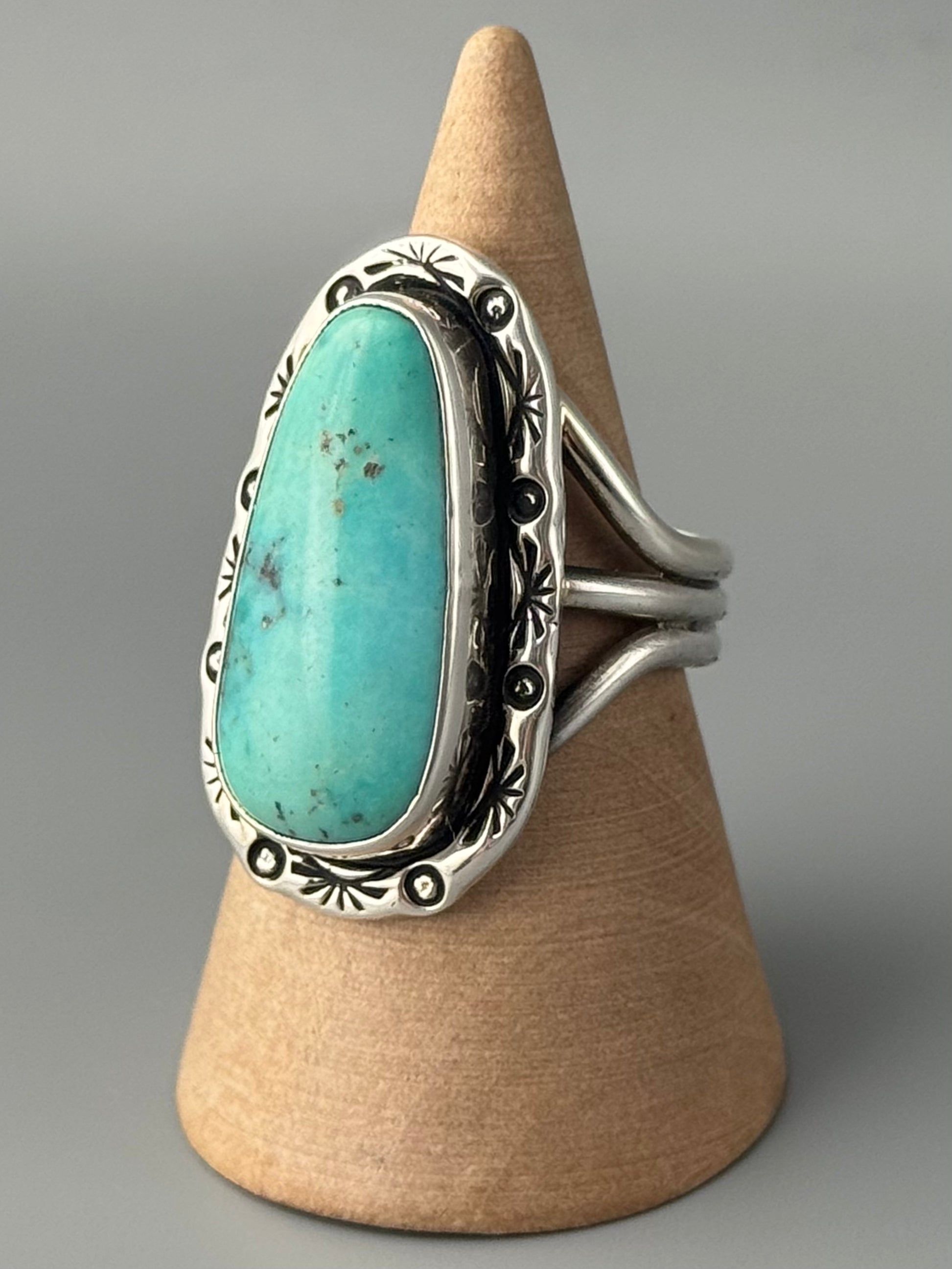 •KINGMAN TURQUOISE - SHÁ• Navajo silver ring (size 10.75)