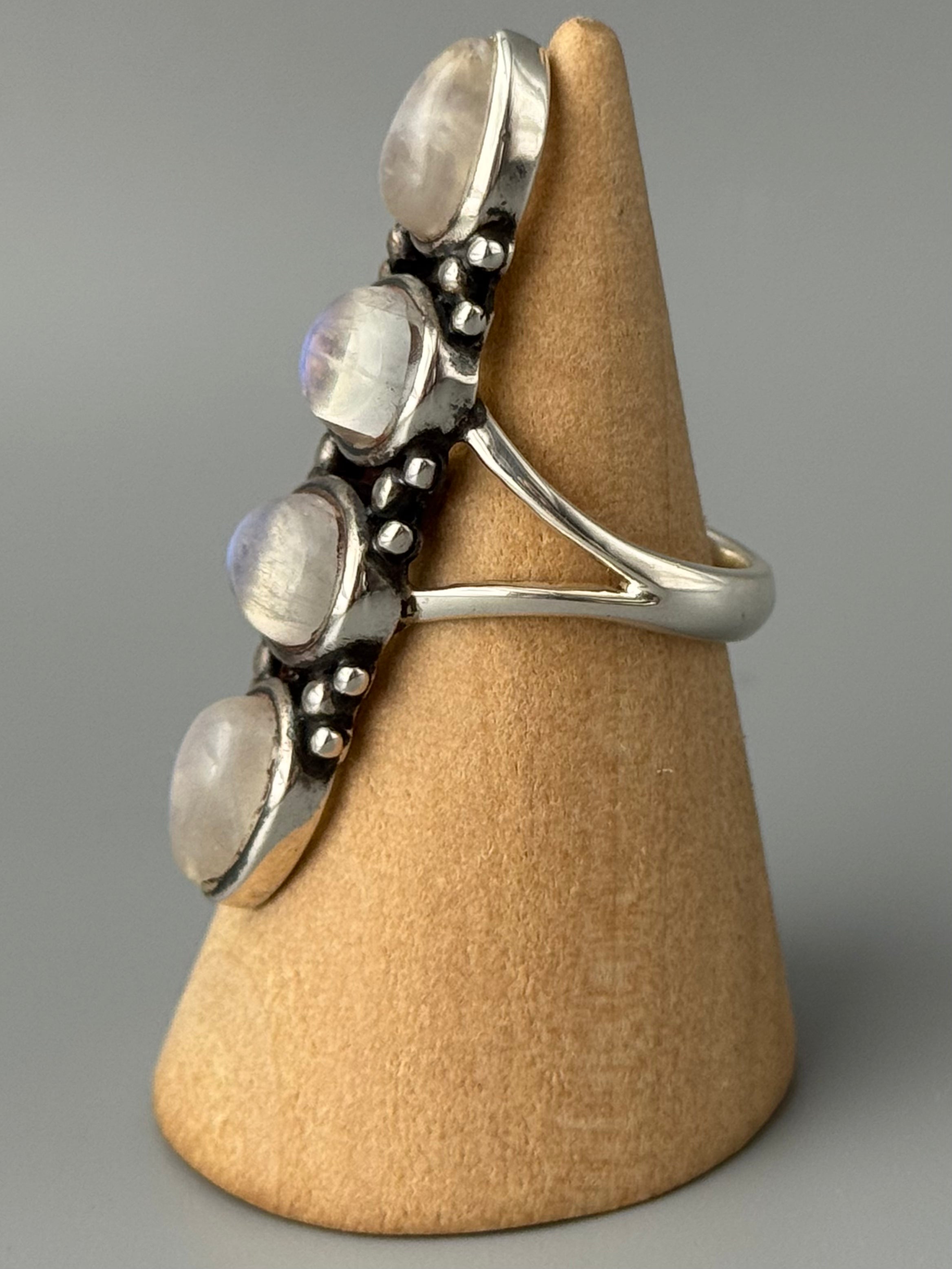 •RAINBOW MOONSTONE - LATITUDE• split band silver ring (size 7)