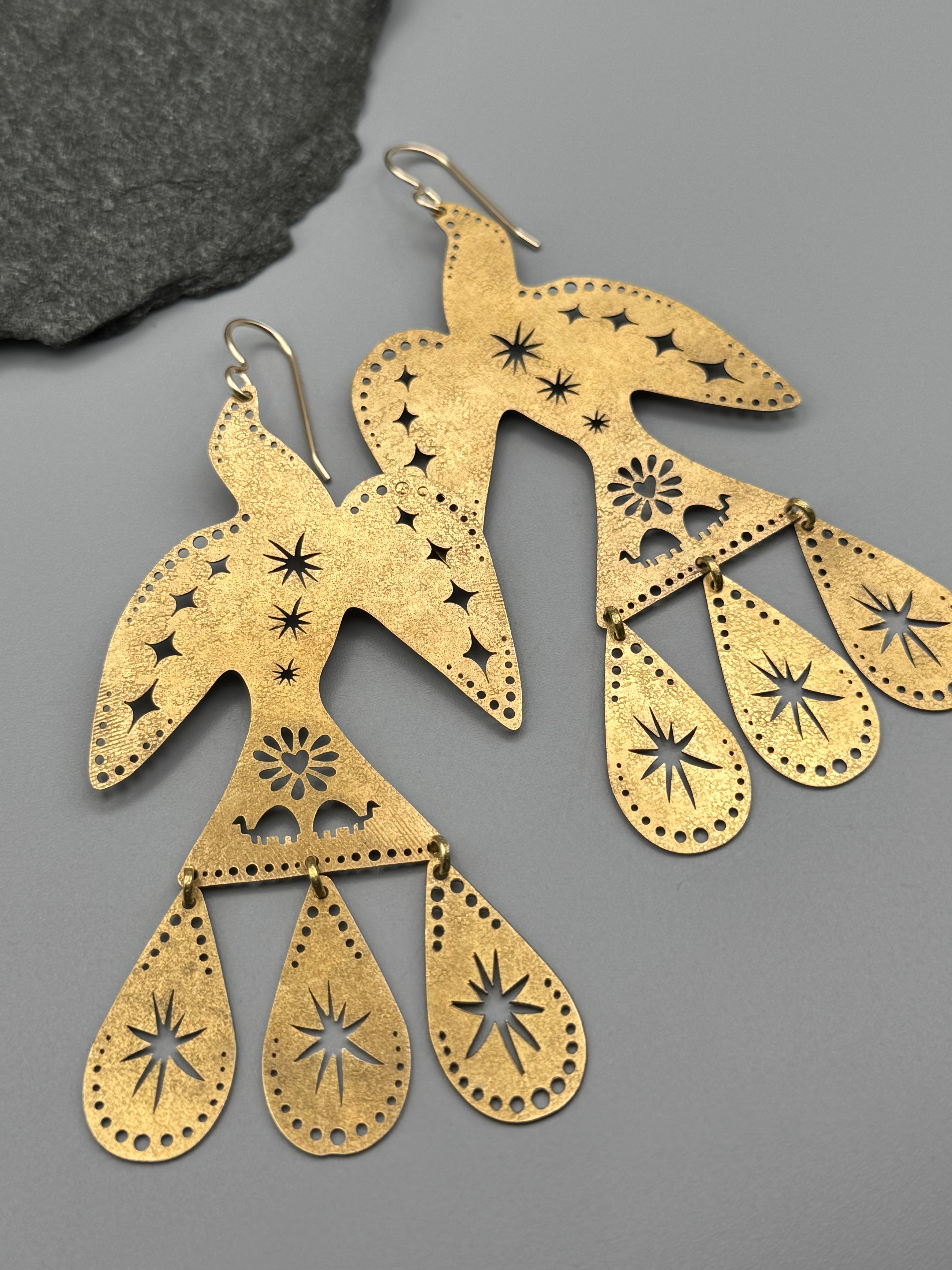 •SLOW DIVE• gold dangle earrings