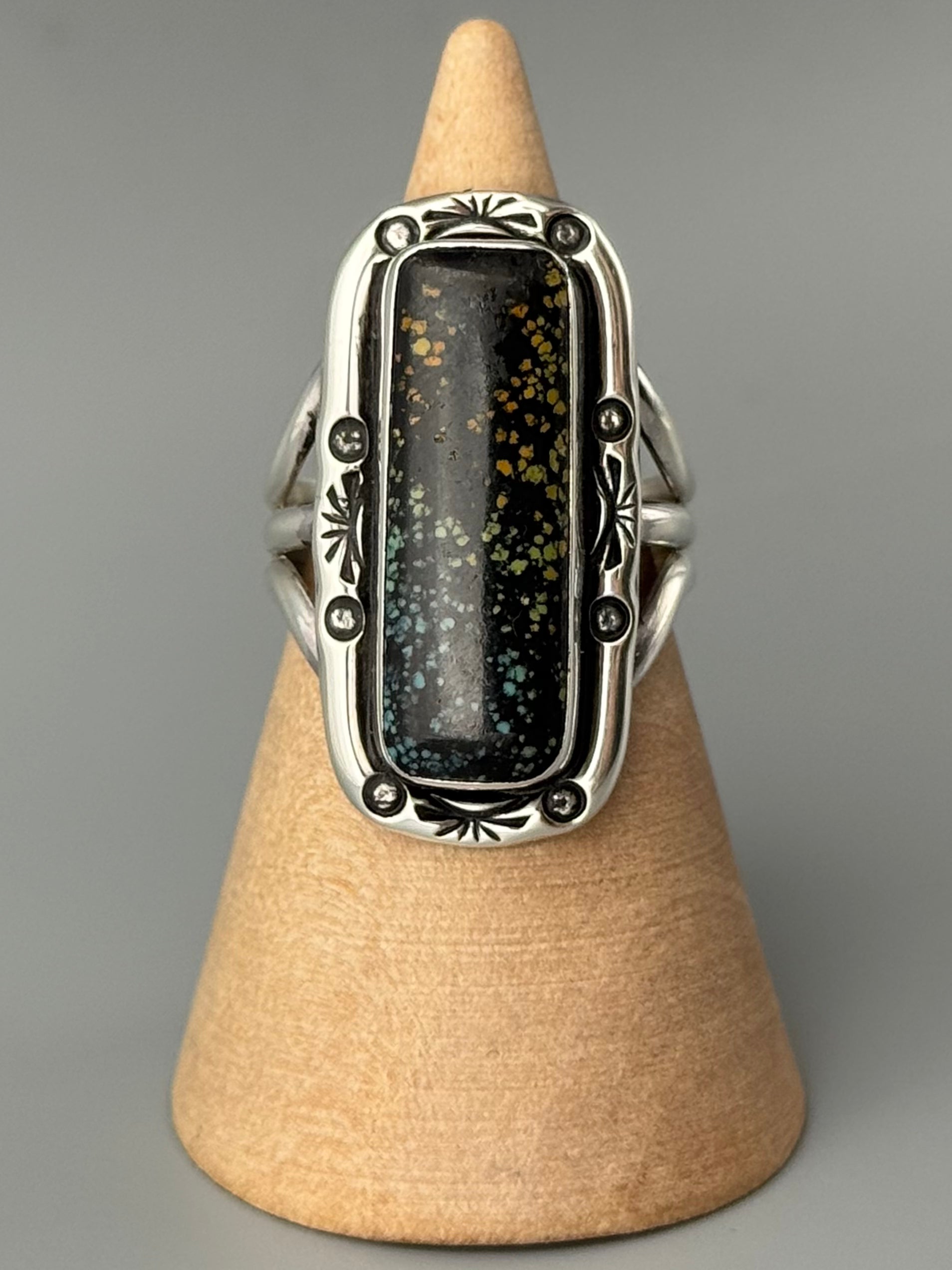 •BLACKJACK TURQUOISE - SHÁ - 2• Navajo silver ring (size 8)