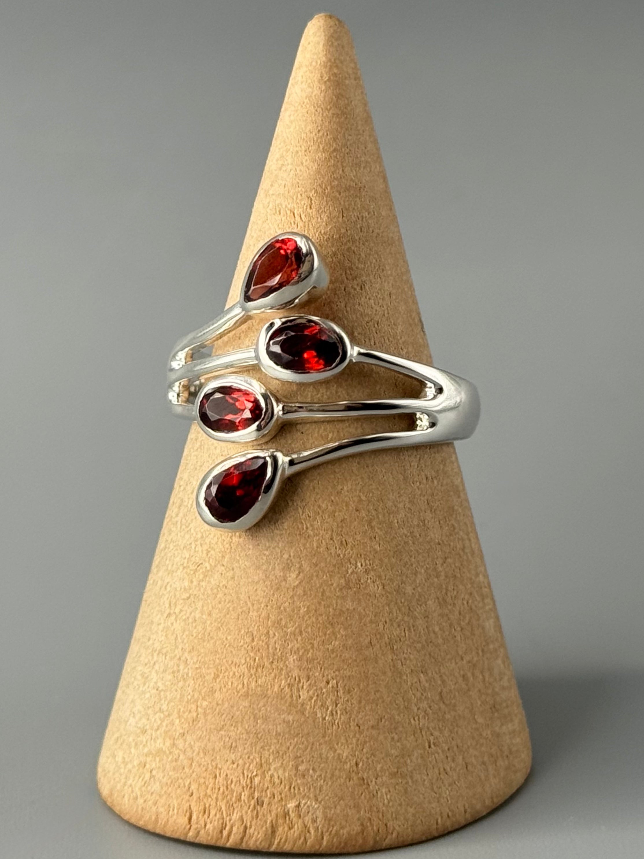 •GARNET - QUARTET• split band silver ring (various sizes)
