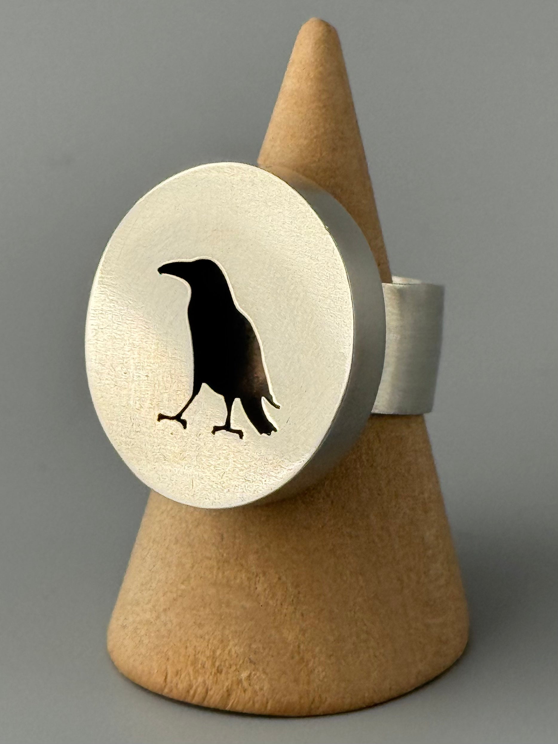 •NEVERMORE - MEDIUM• silver raven shadowbox ring (size 9)
