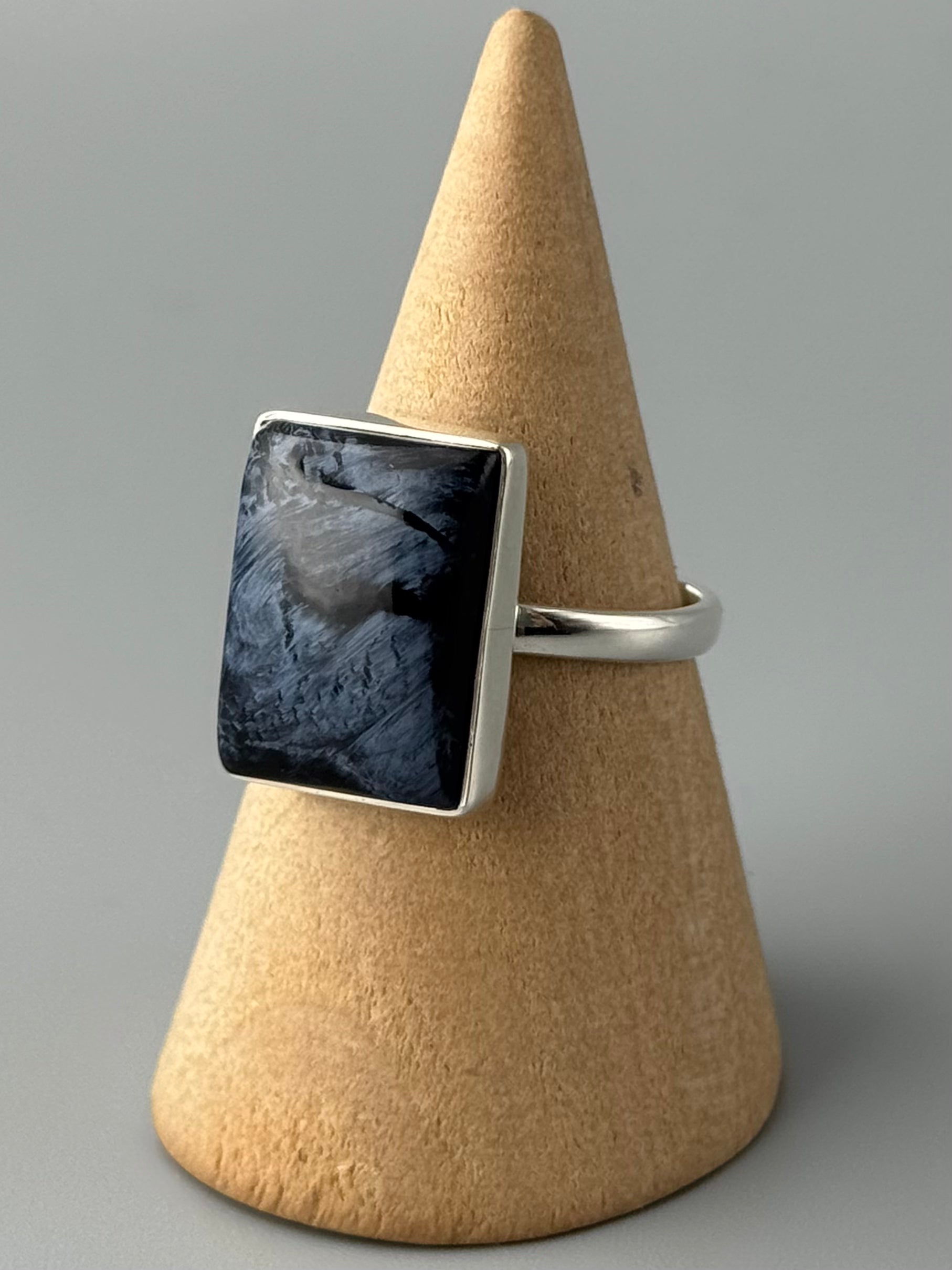 •PIETERSITE - RECTANGLE• simple band silver ring (size 8)