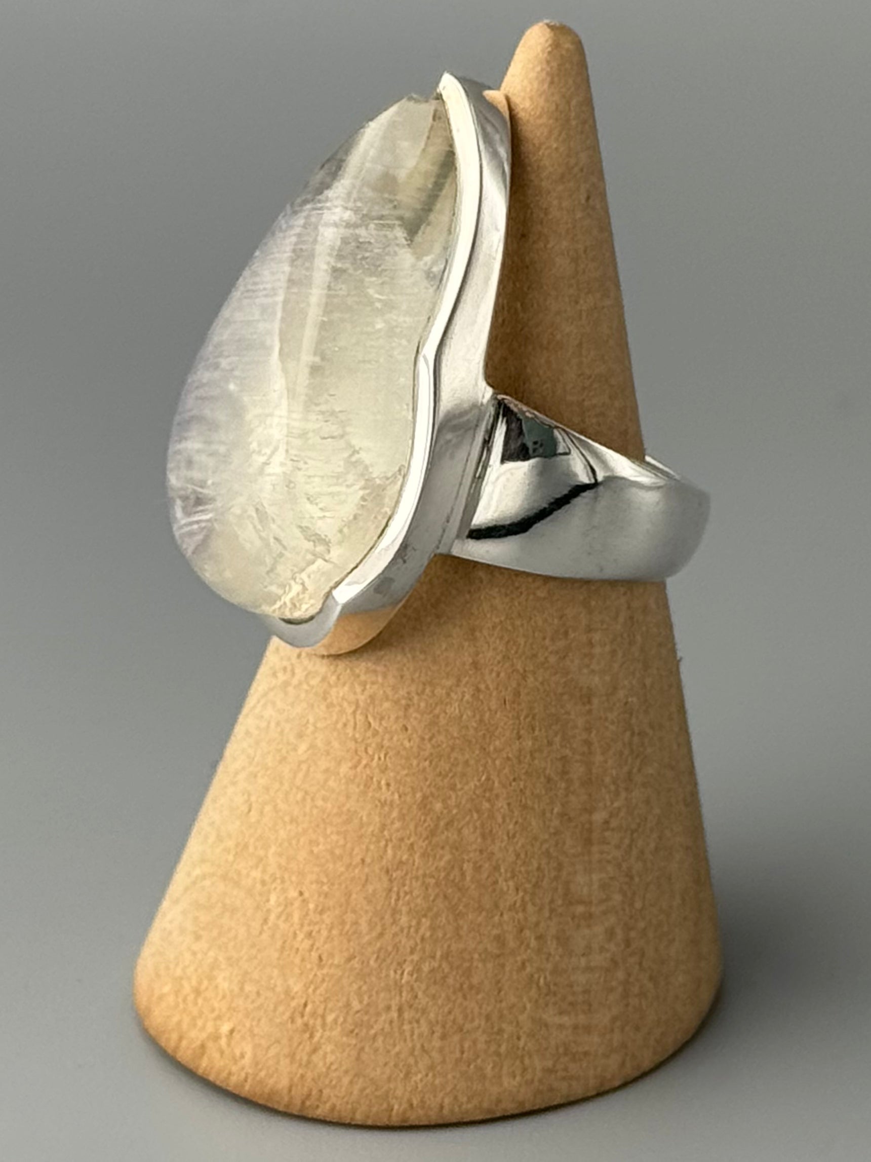•RAINBOW MOONSTONE - TEAR• scalloped bezel silver ring (size 6.25)