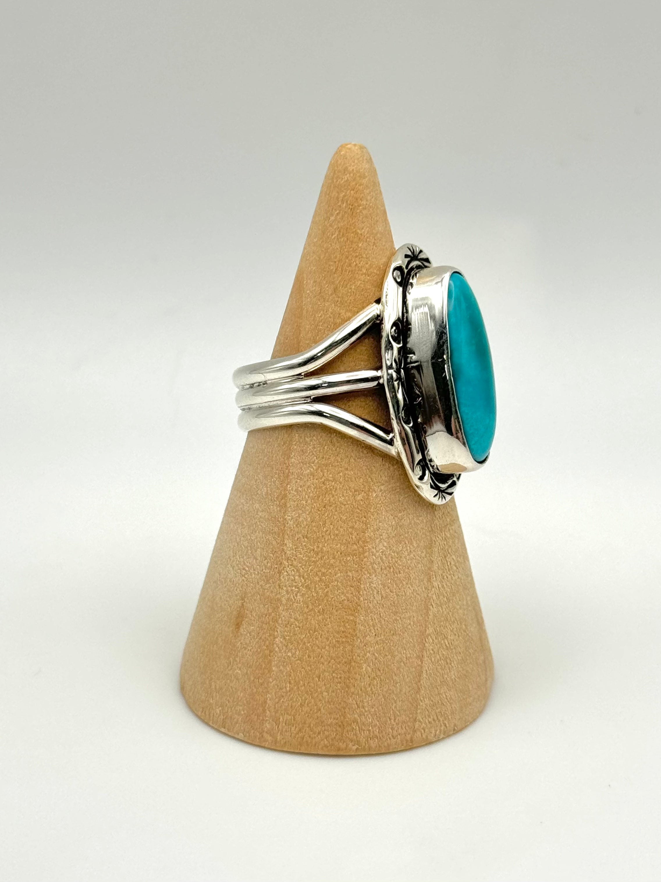 •KINGMAN TURQUOISE - 1• Navajo silver ring (size 7)