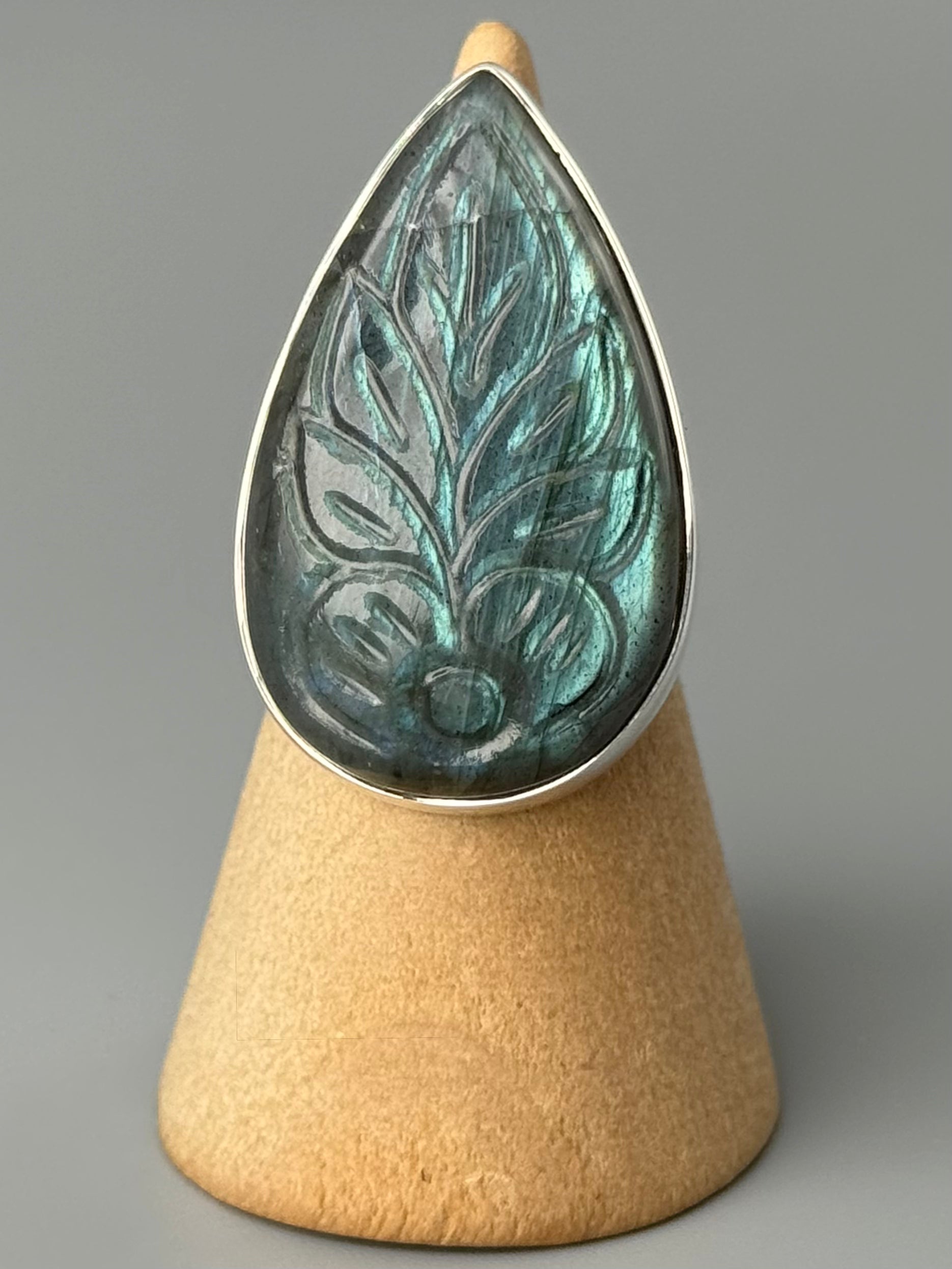 •ETCHED LABRADORITE - TEAR• split band silver ring (size 6.25)