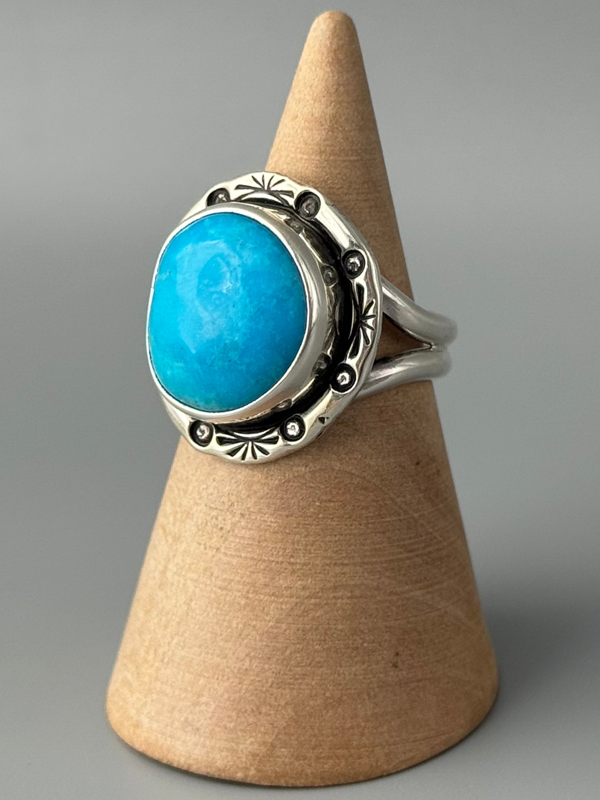 •KINGMAN TURQUOISE - SHÁ• Navajo silver ring (size 7)