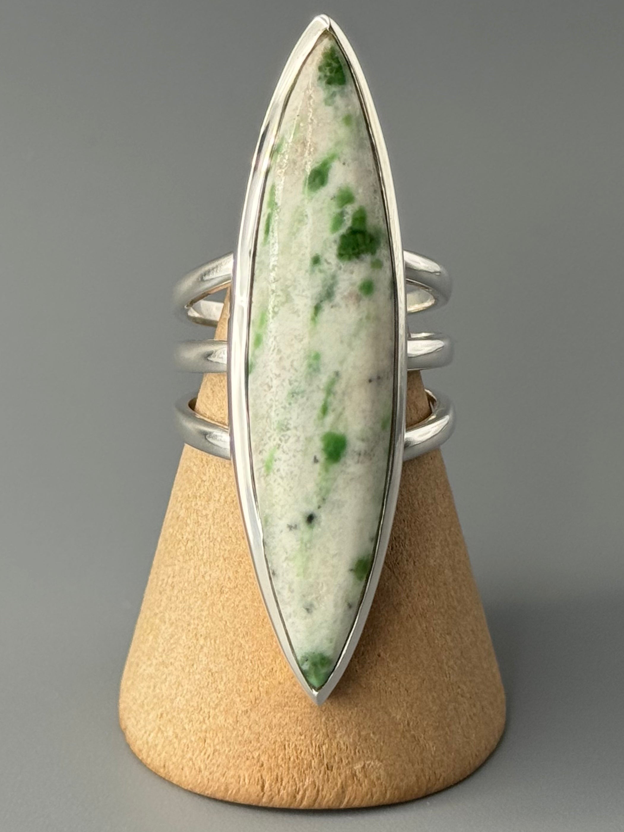 •SAUSSURITE - DEEP MARQUISE• split band silver ring (size 7.75)