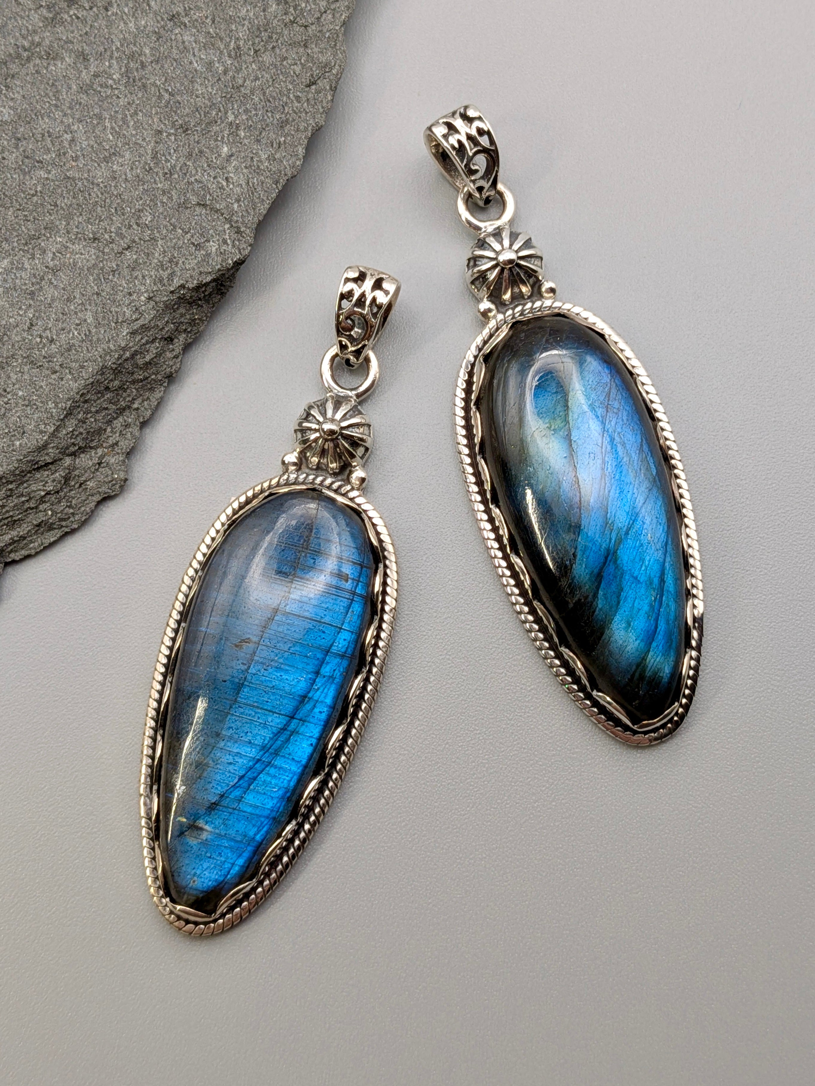•LABRADORITE - SCALLOPED SPEAR TEAR• sterling silver pendant