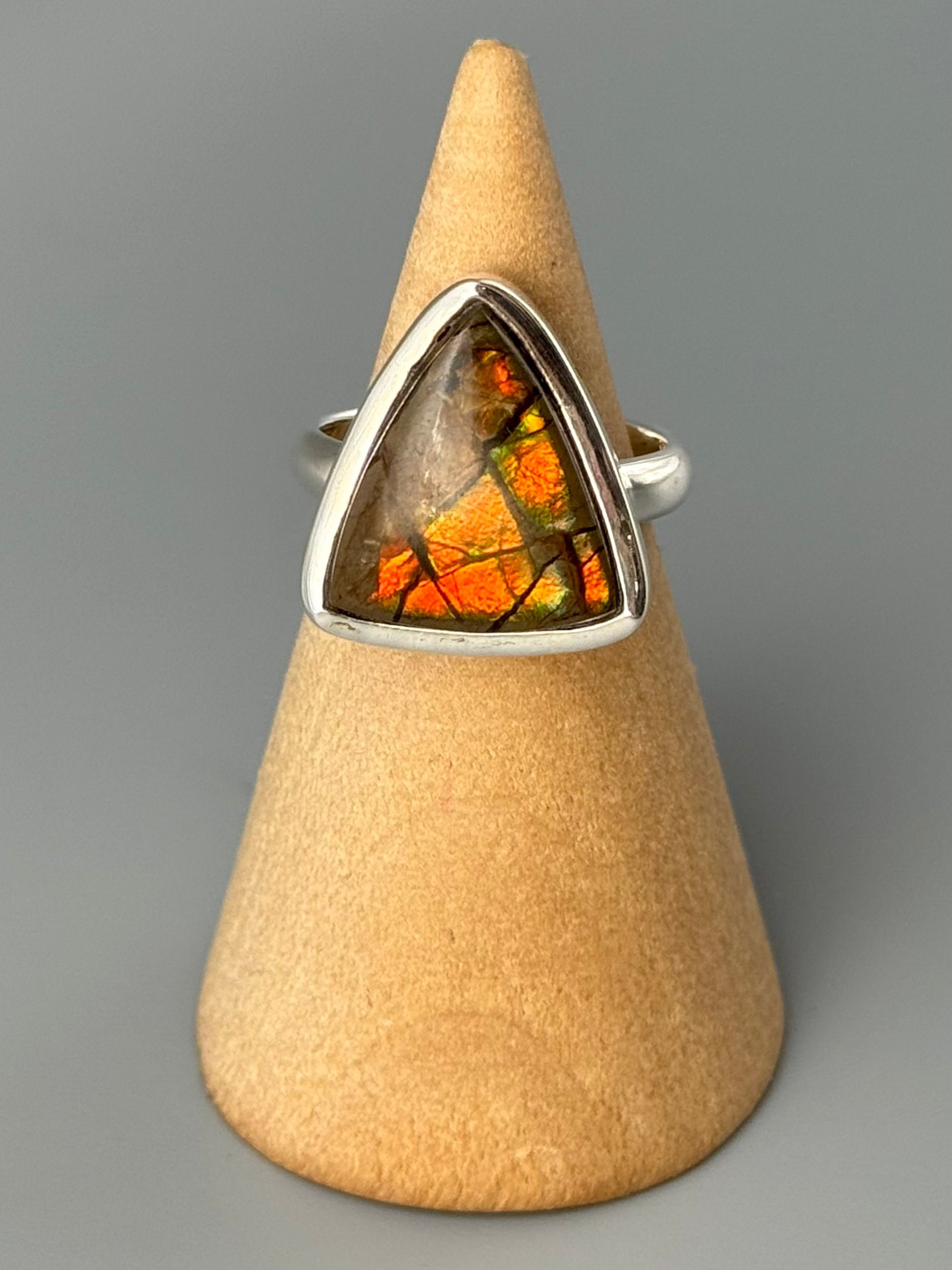 •AMMOLITE - SOFT TRIANGLE• scalloped bezel silver ring (size 5.75)