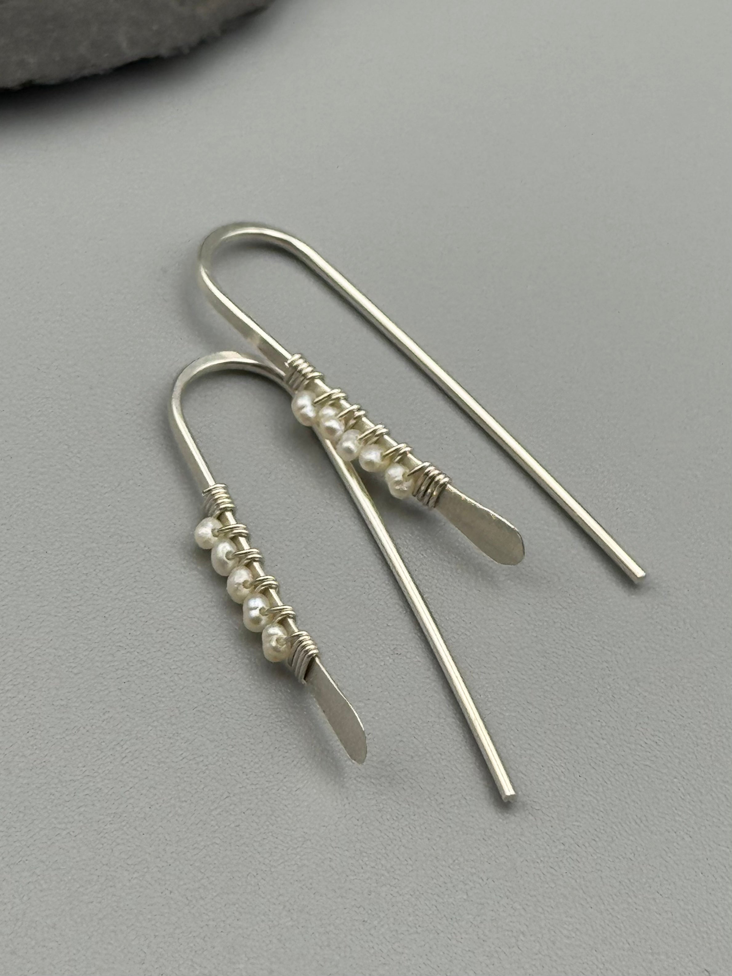 •PETITE THREADER• pearl + silver earrings