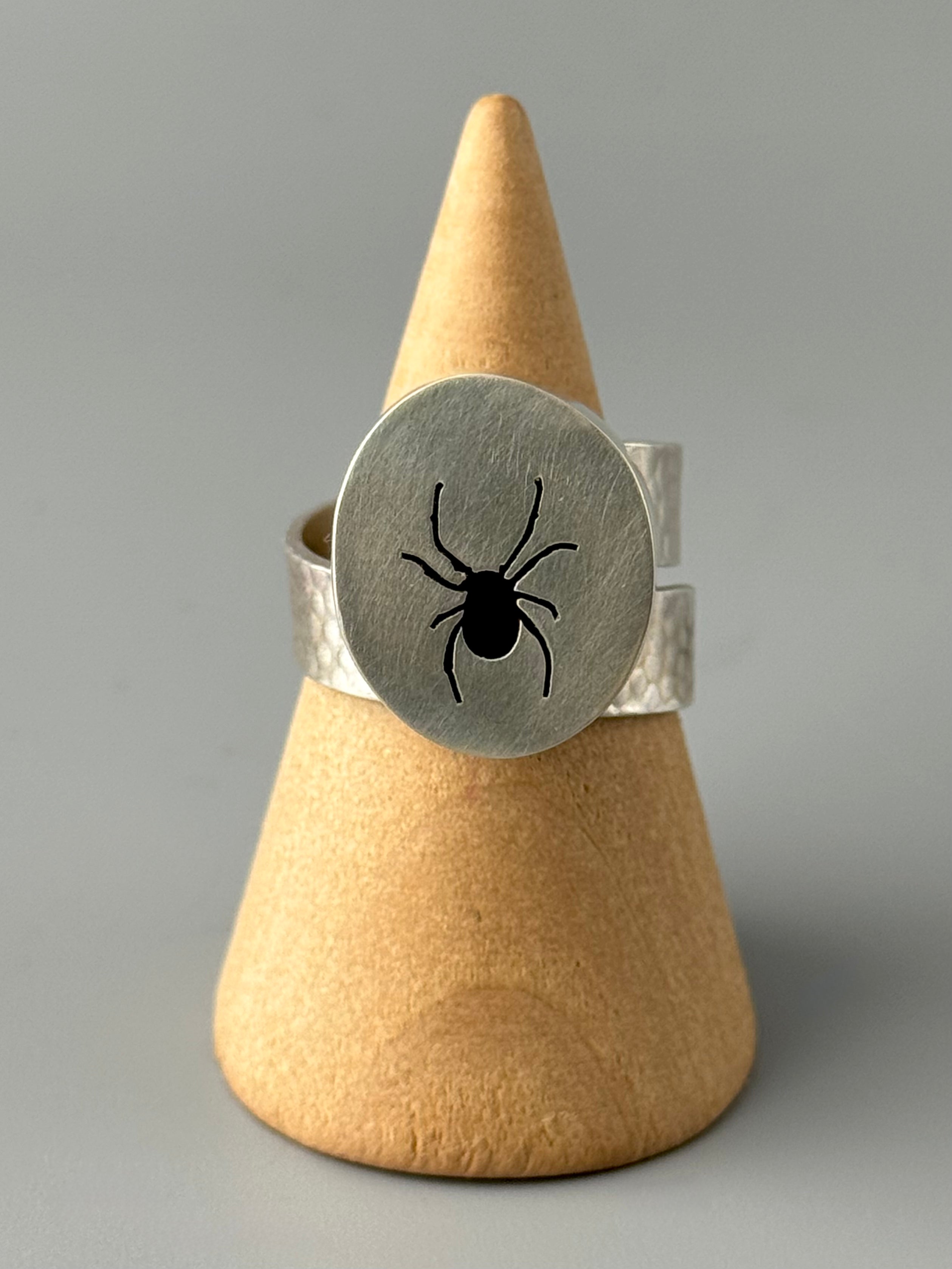 •WIDOW - SMALL• silver spider shadowbox adjustable ring