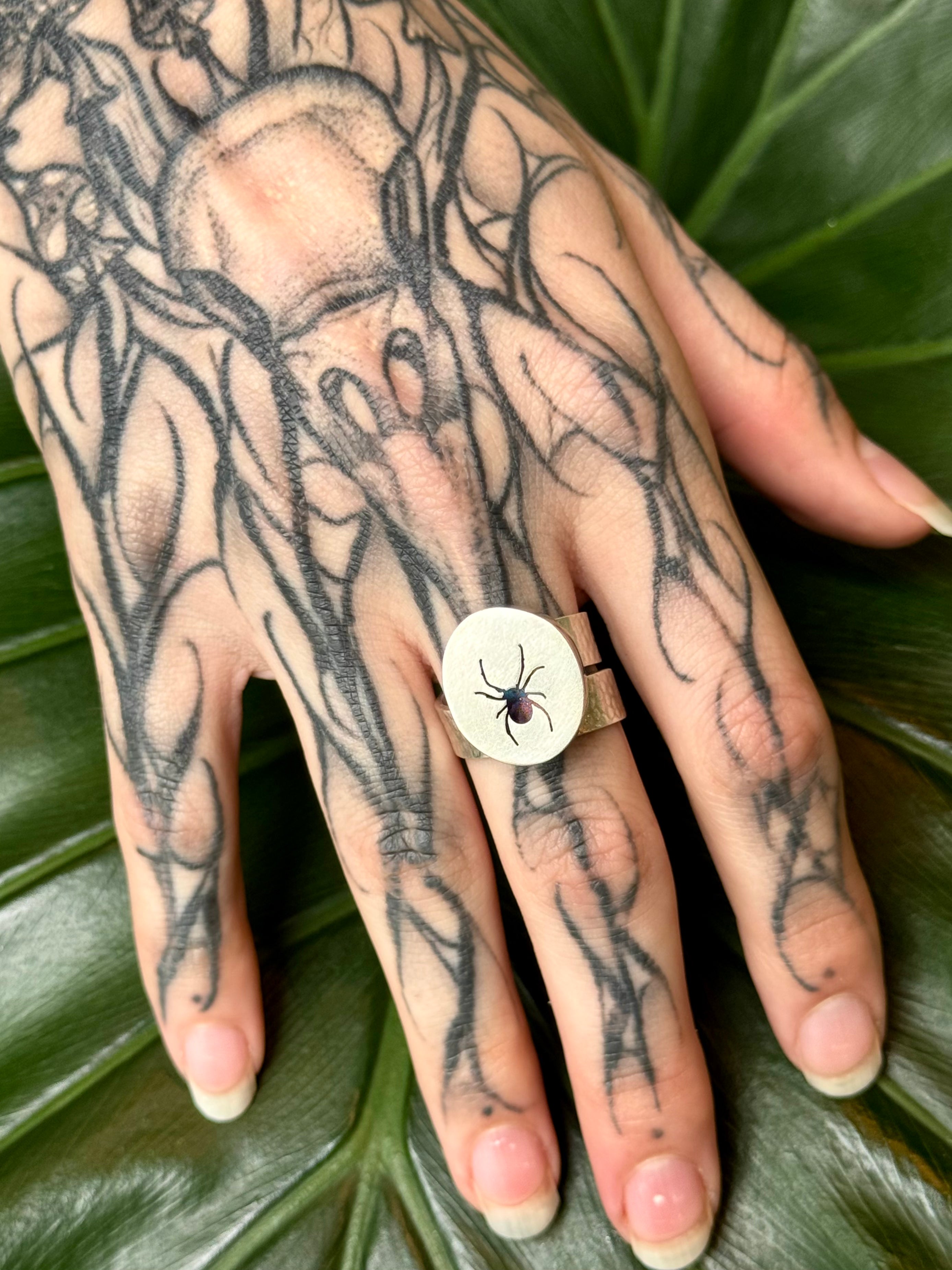 •WIDOW - SMALL• silver spider shadowbox adjustable ring