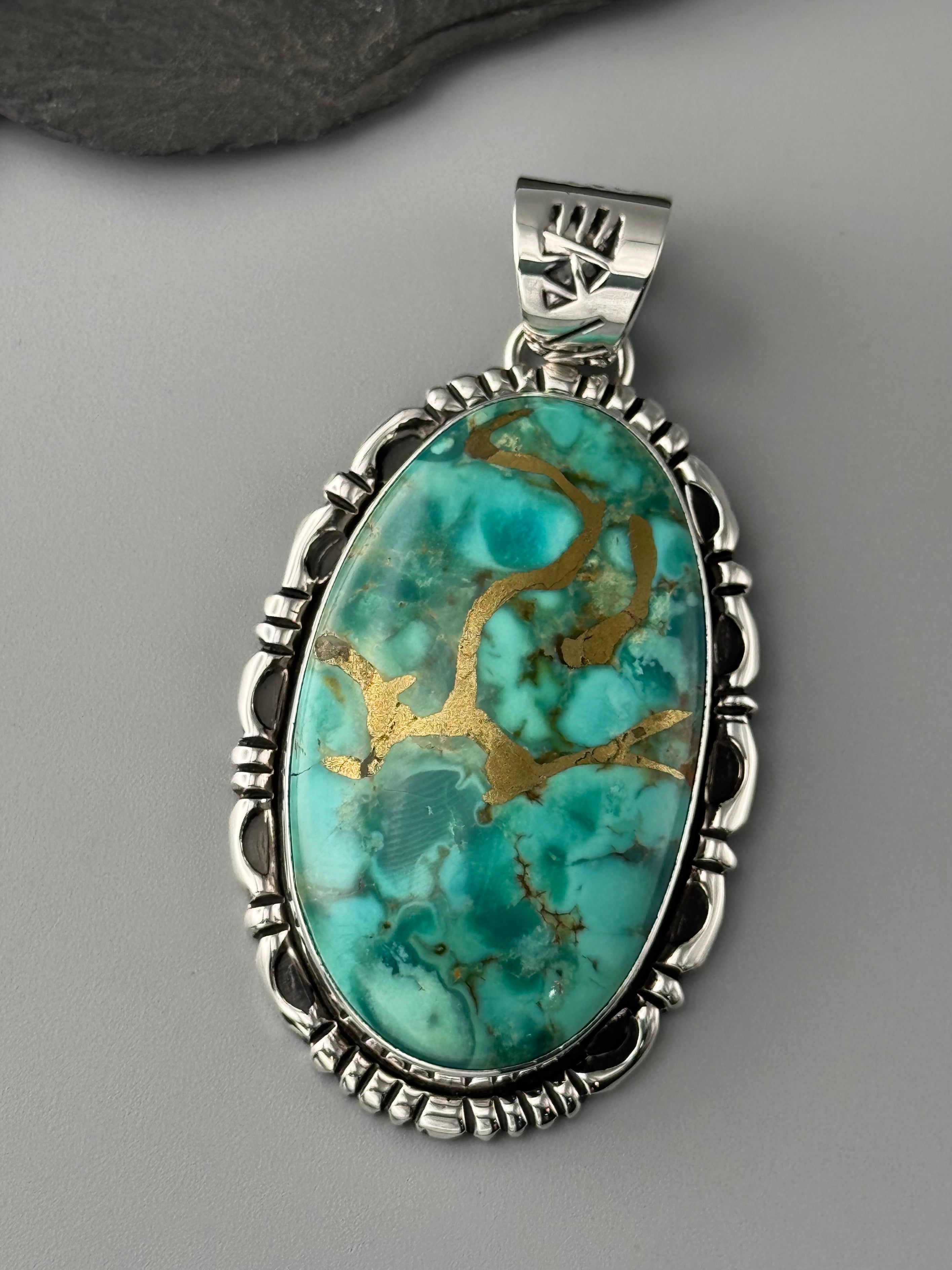 •KINGMAN TURQUOISE - MOUNTAIN FEATHERS• Navajo sterling silver pendant