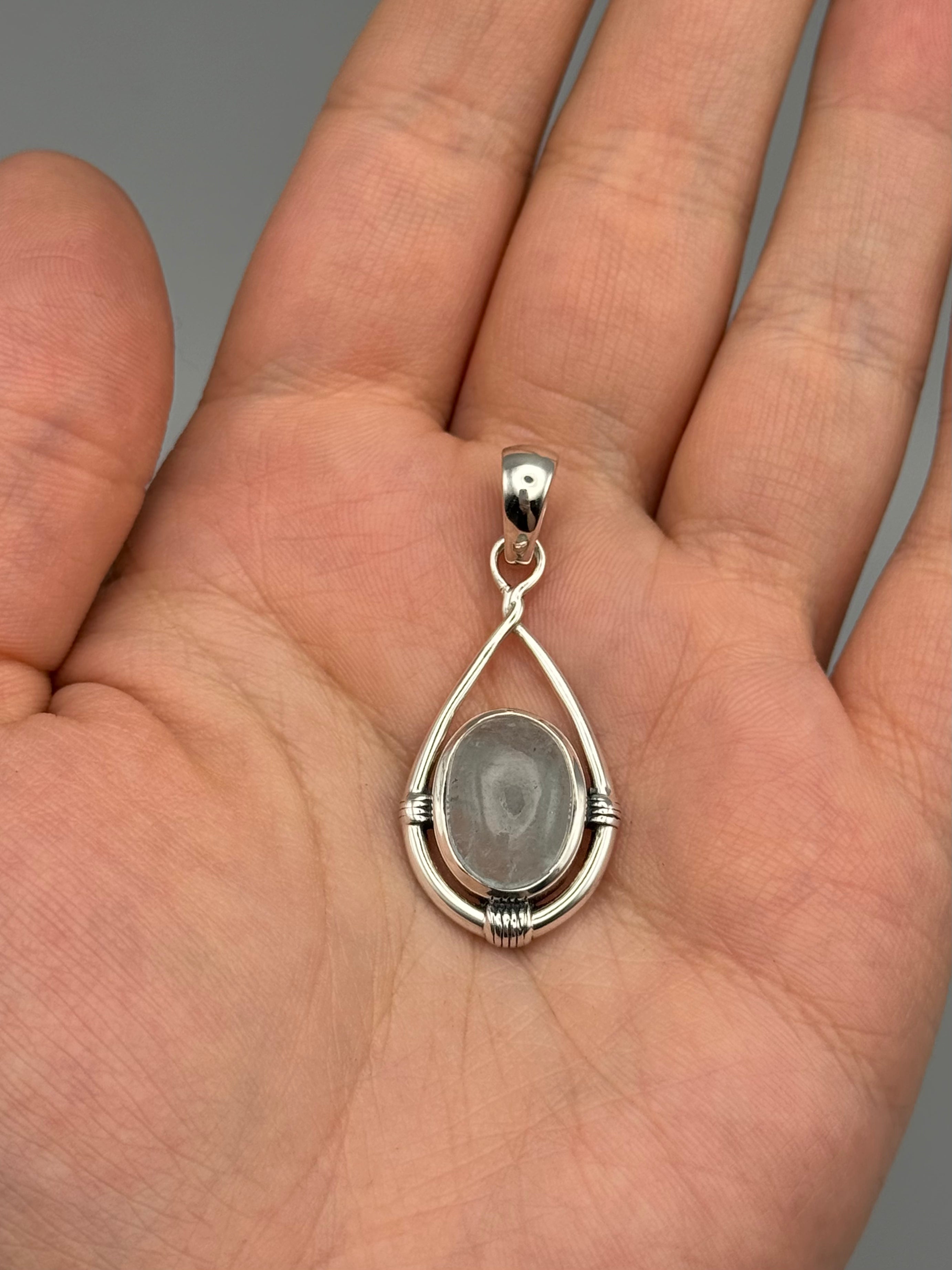 •AQUAMARINE - HITCHED• sterling silver pendant