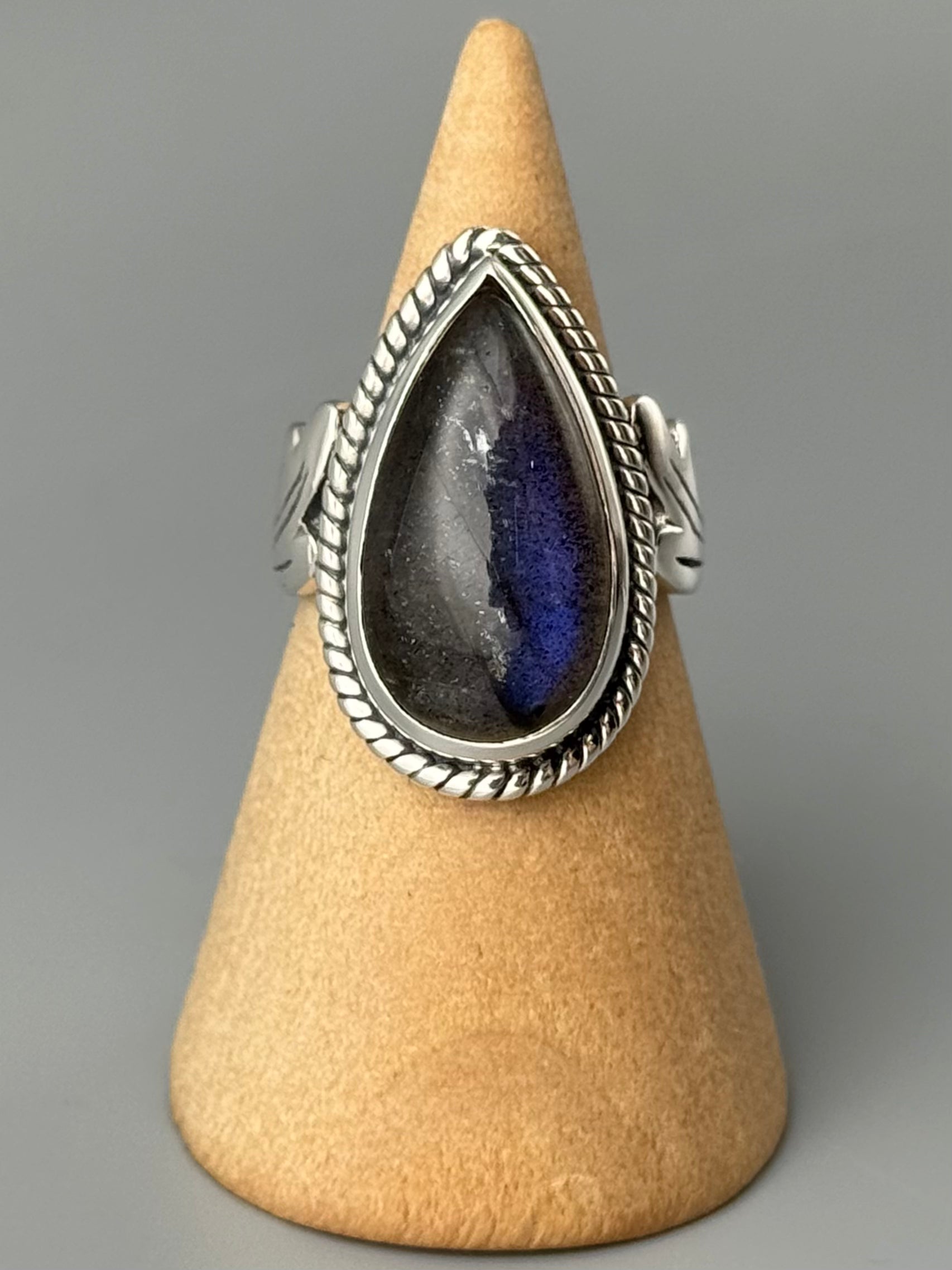 •LABRADORITE - FLEUR• roped bezel silver ring (various sizes)