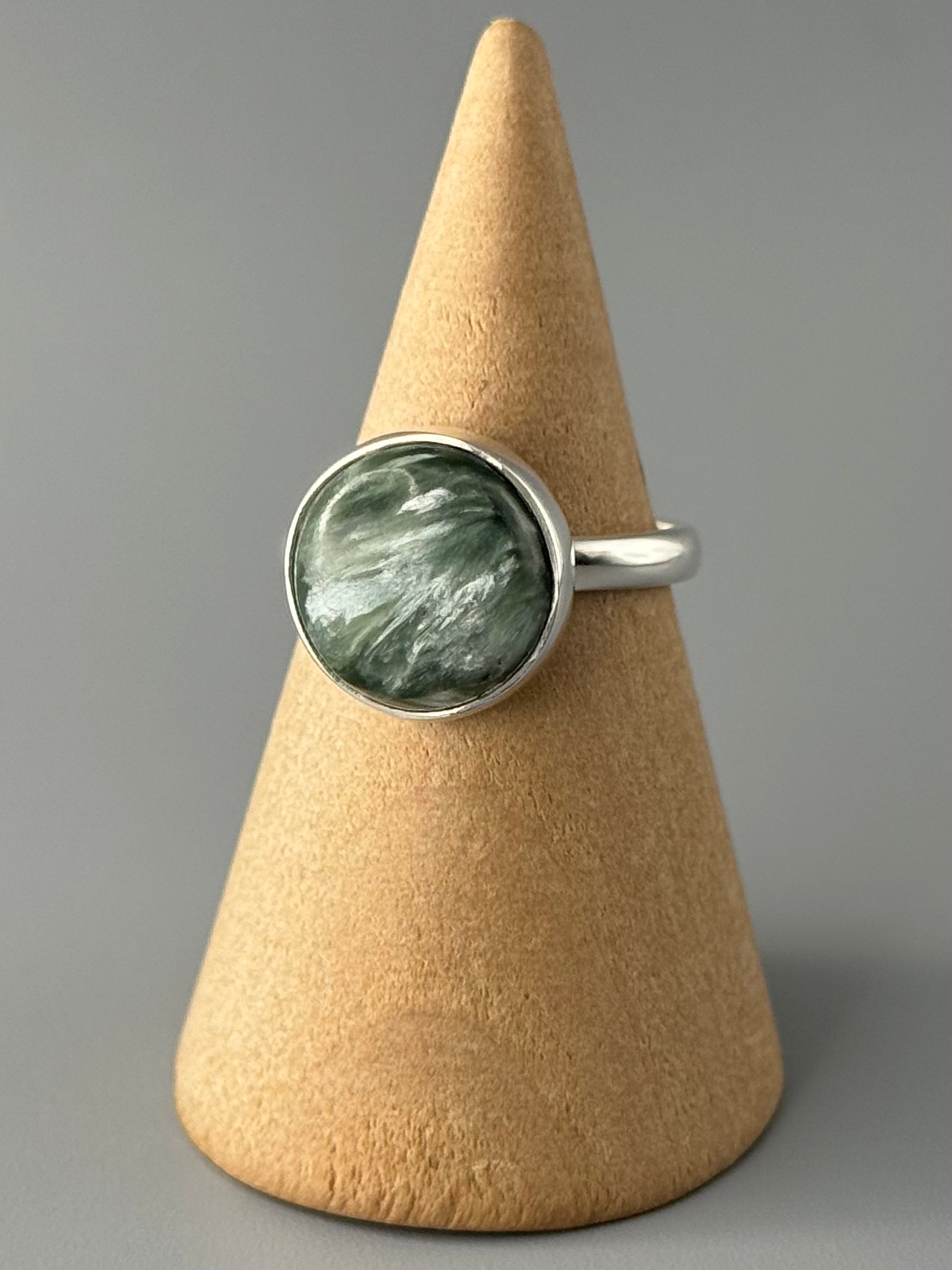 •SERAPHINITE - ROUND• simple bezel silver ring (various sizes)