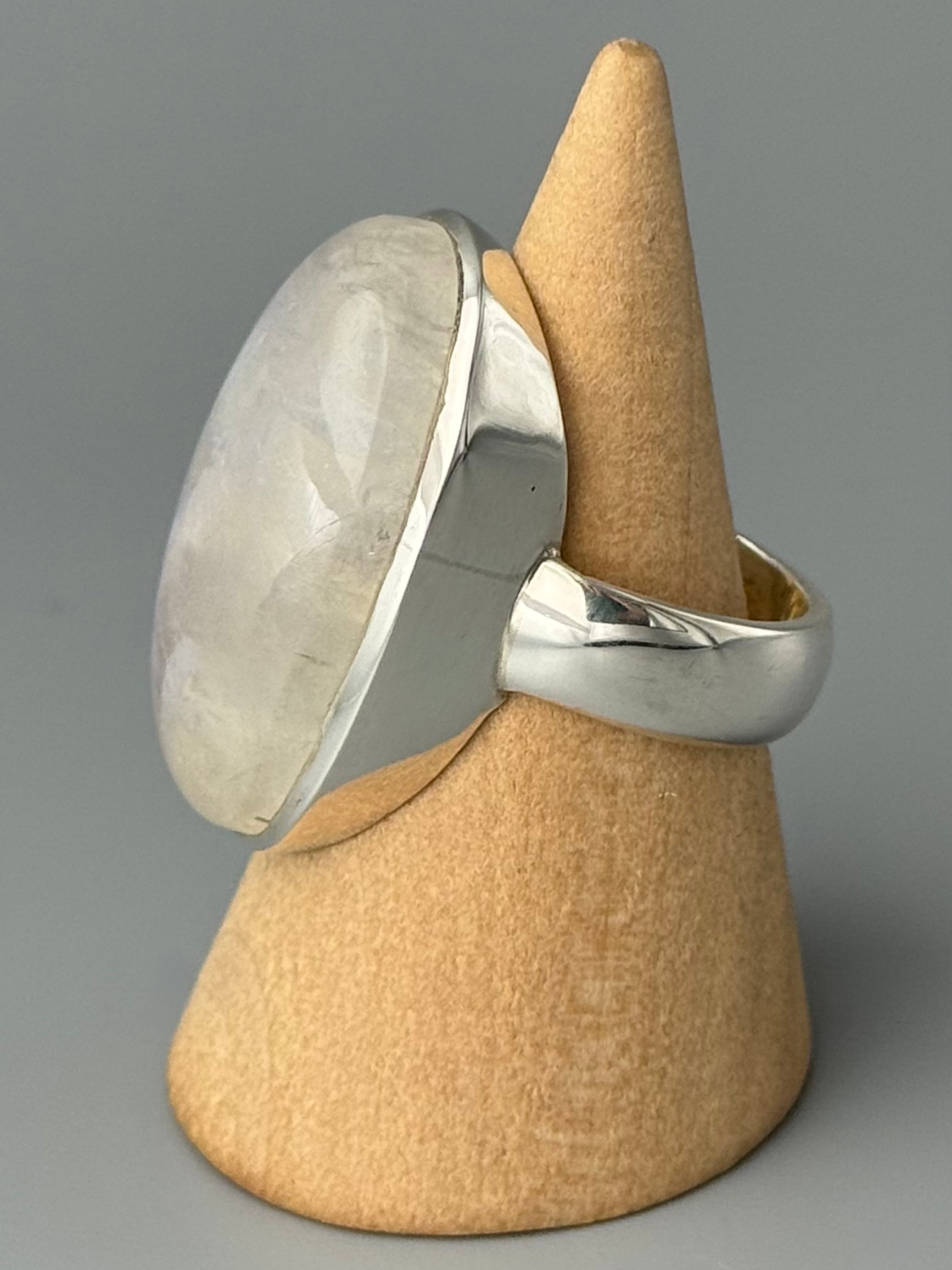 •RAINBOW MOONSTONE - BIGGIE OVAL• simple bezel silver ring (size 9.25)