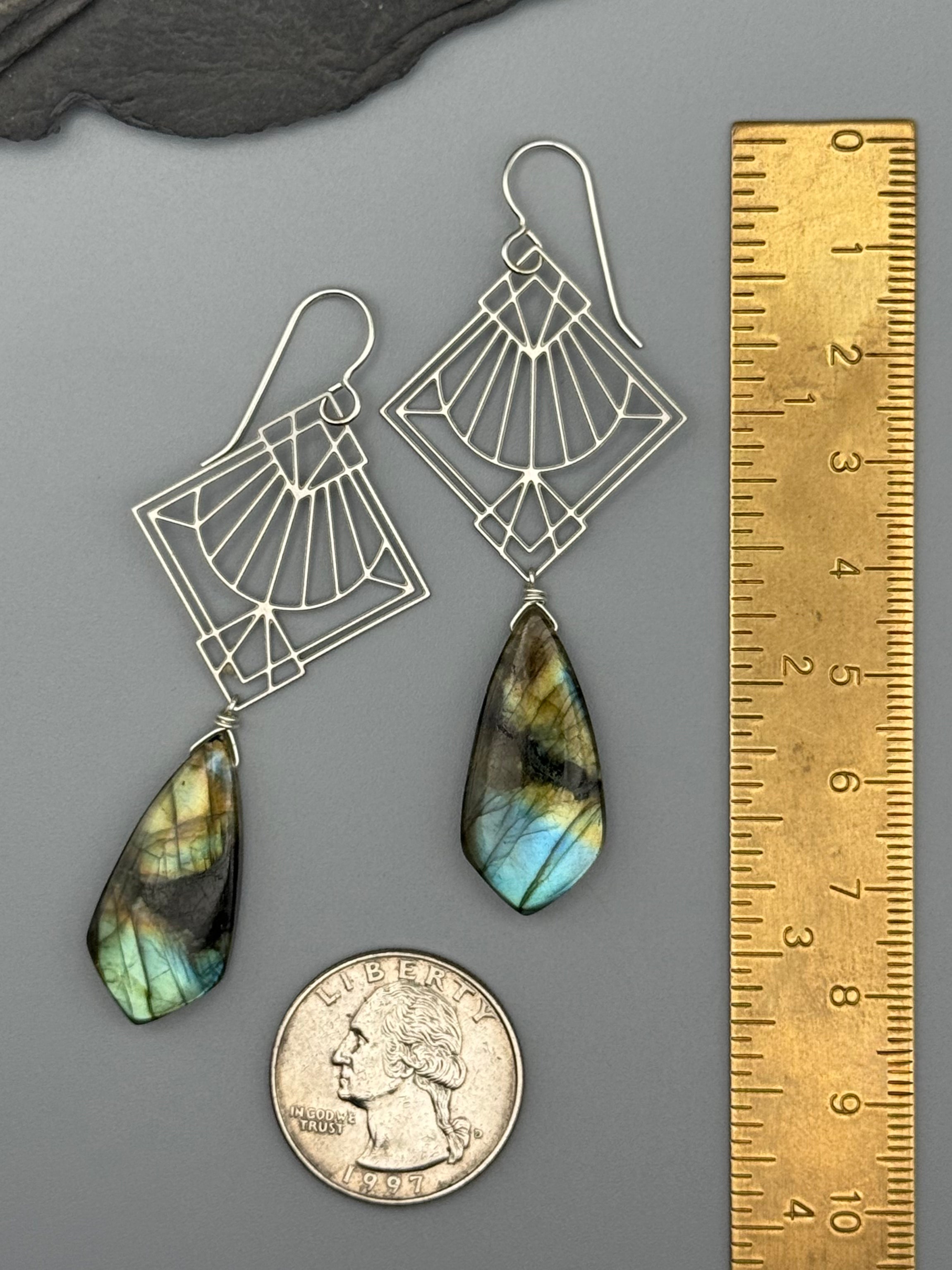•DECO DIAMOND• labradorite + silver earrings