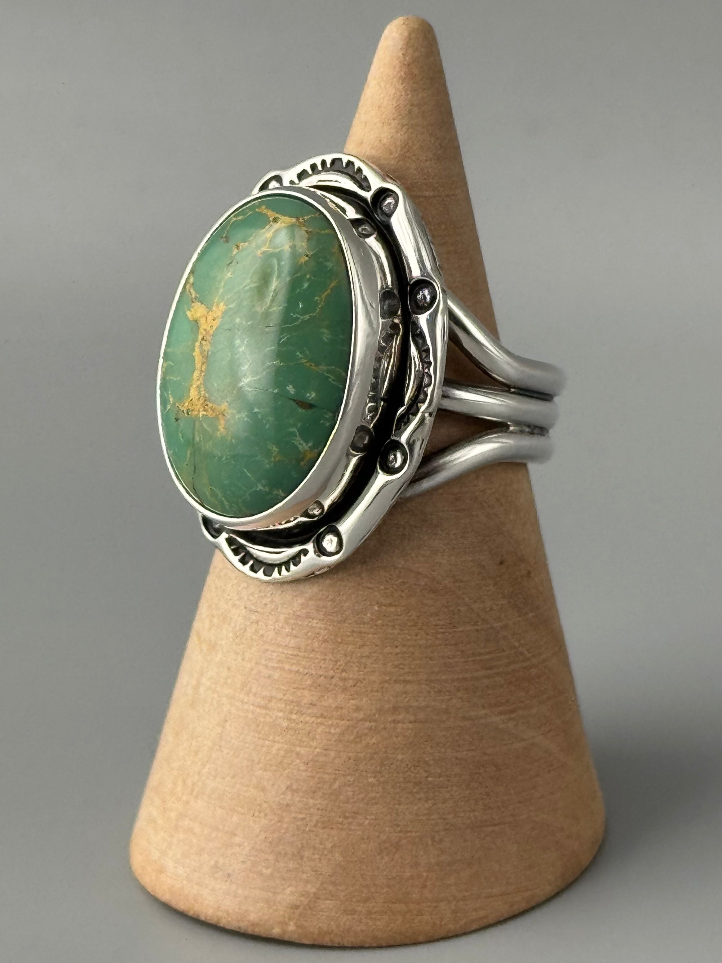 •KINGMAN TURQUOISE - SHÁ• Navajo silver ring (size 7.5)