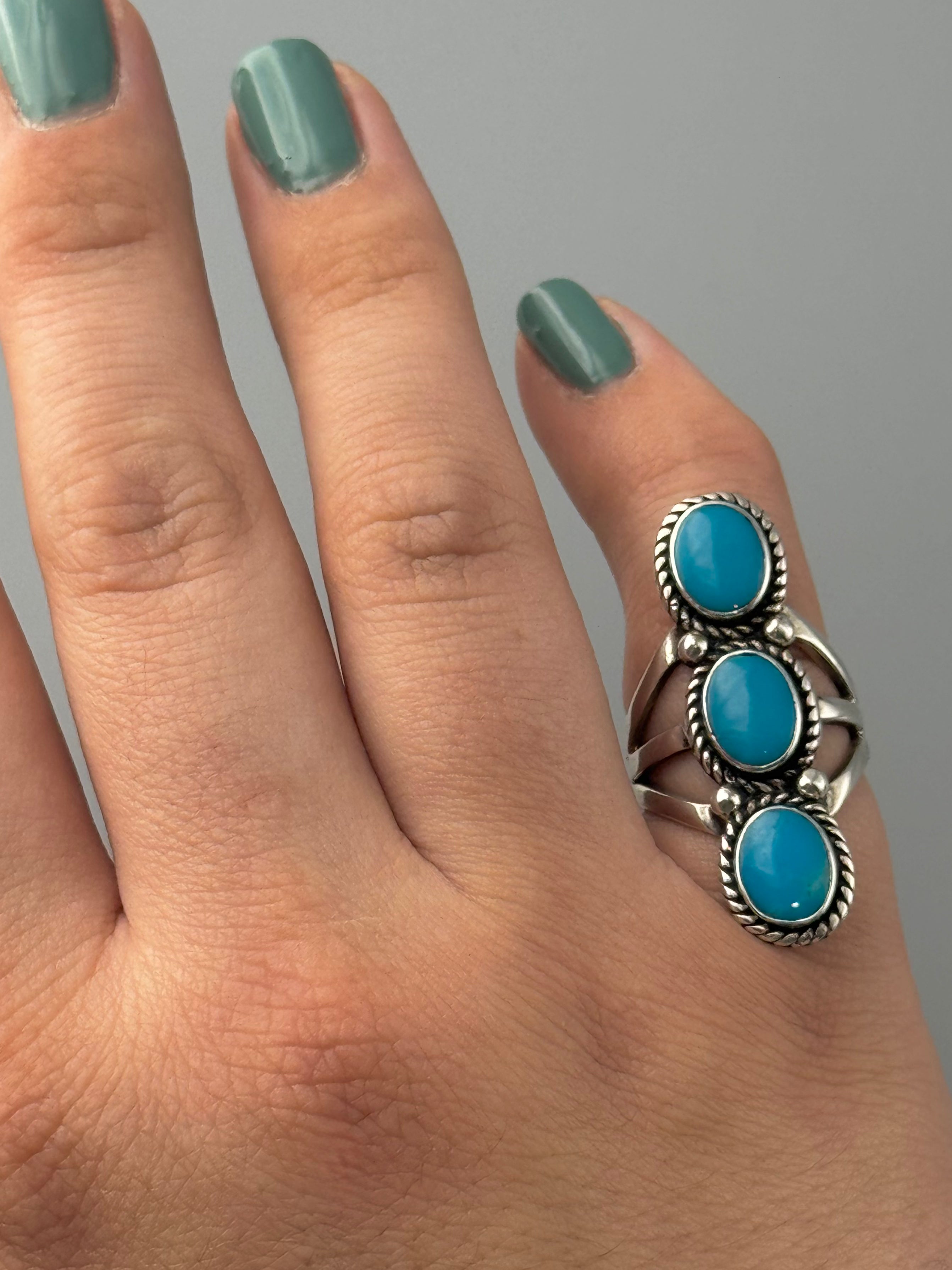 •KINGMAN TURQUOISE - TÁÁ• Navajo silver ring (size 5.25)