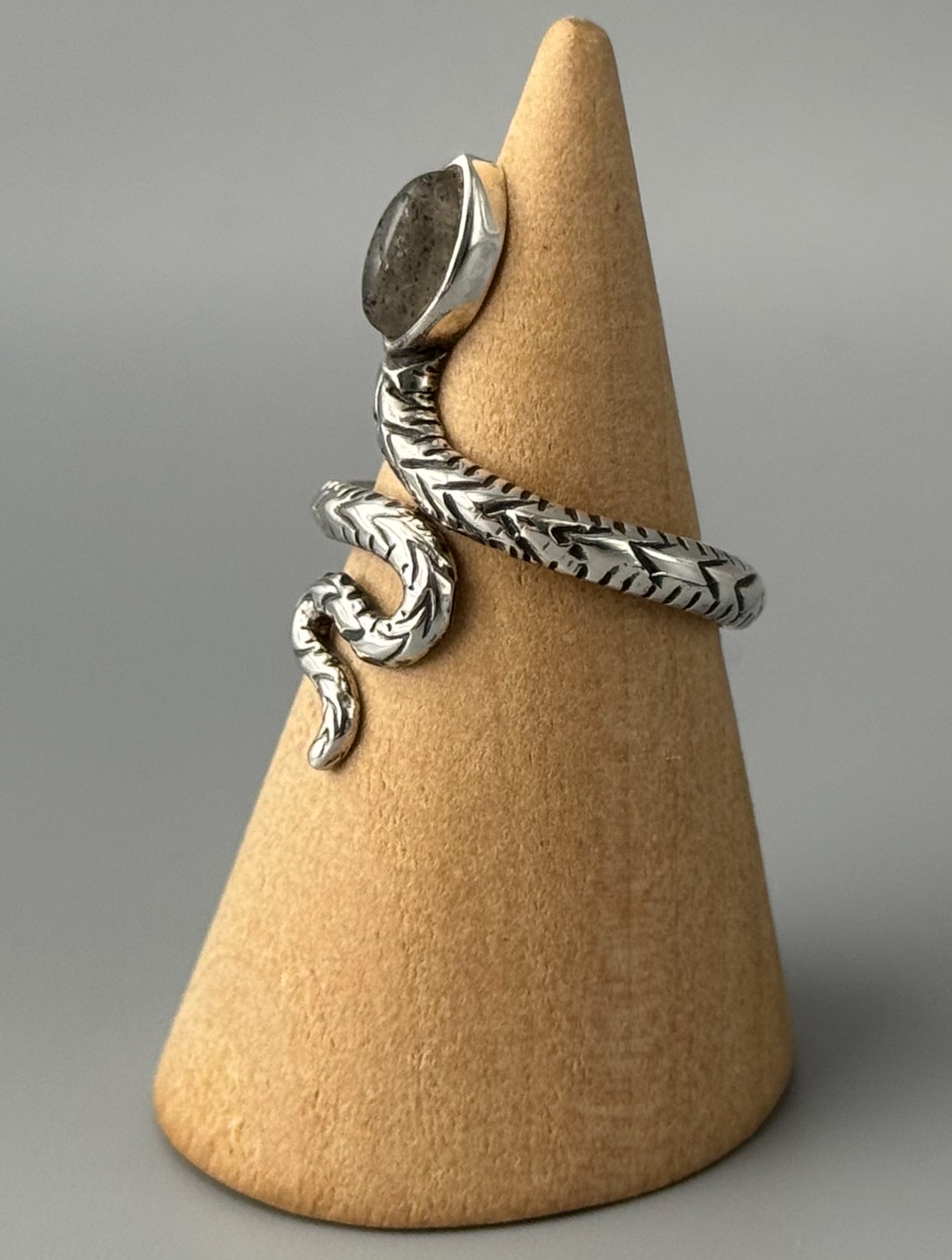•LABRADORITE - SLITHER• adjustable silver ring