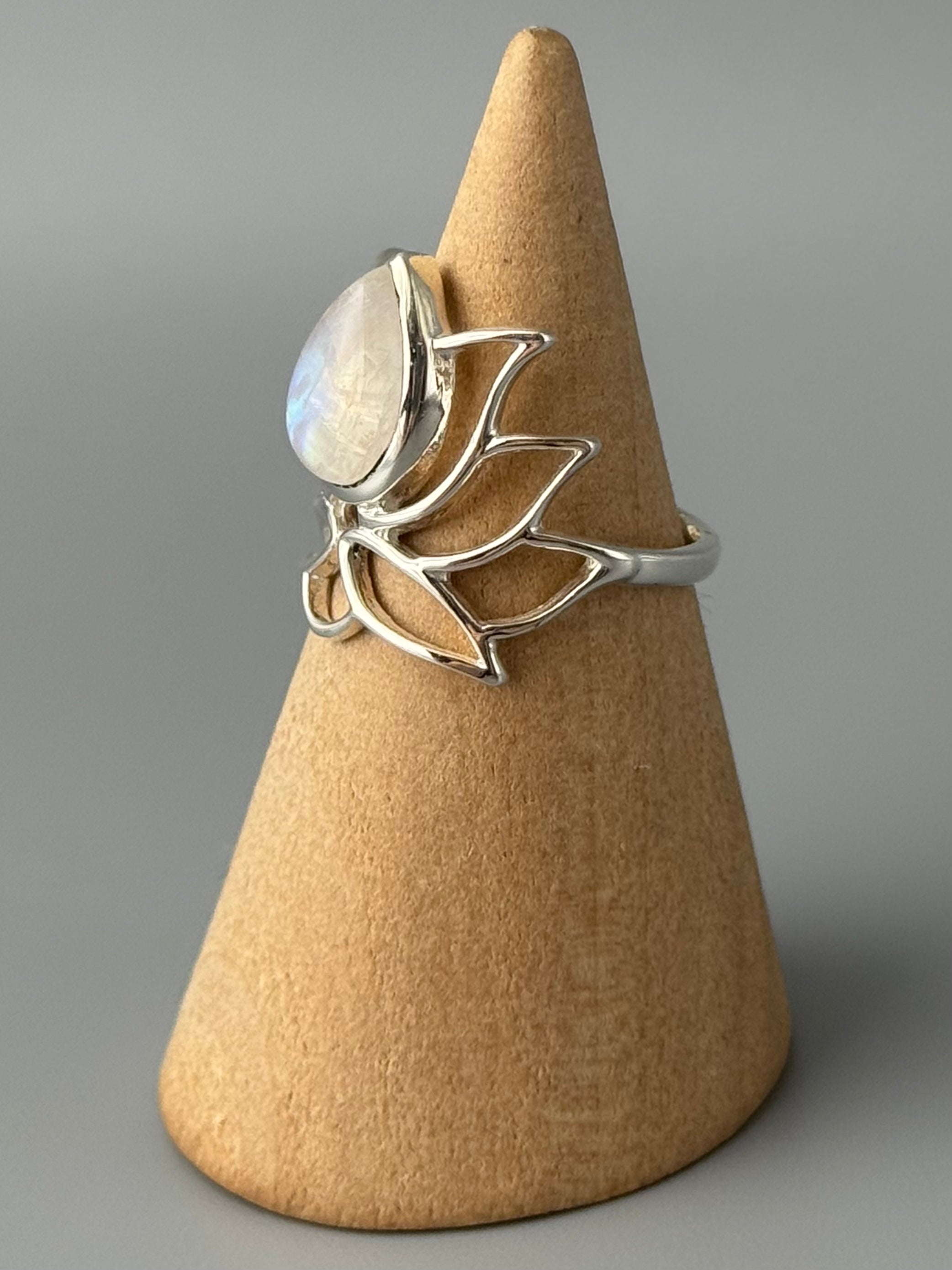 •RAINBOW MOONSTONE - LOTUS• silver ring (various sizes)