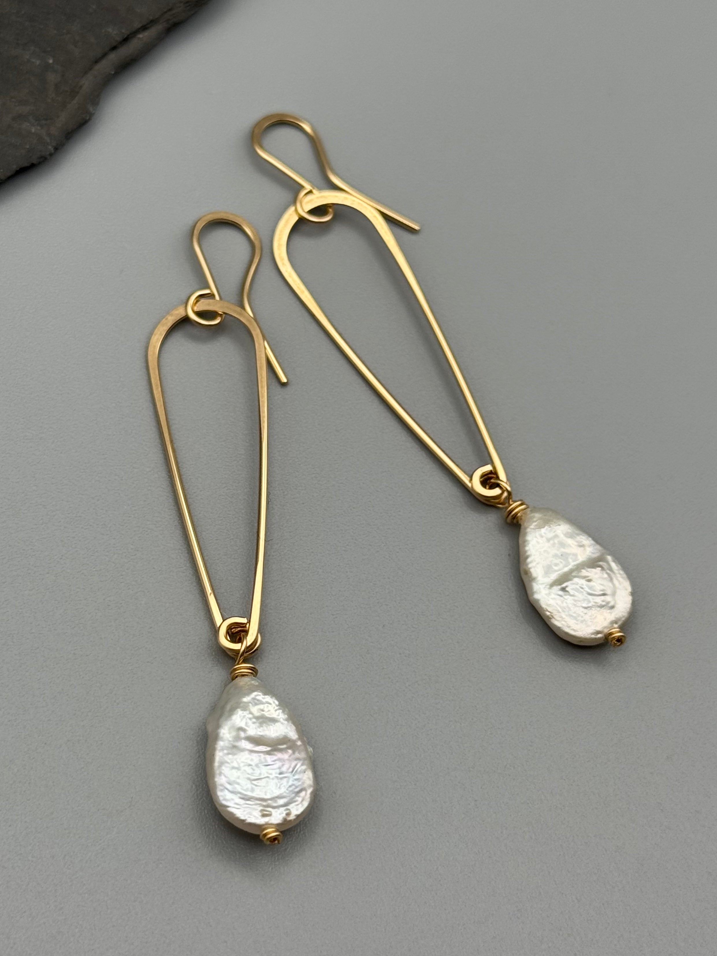 •TEARDROP• pearl + gold dangle earrings