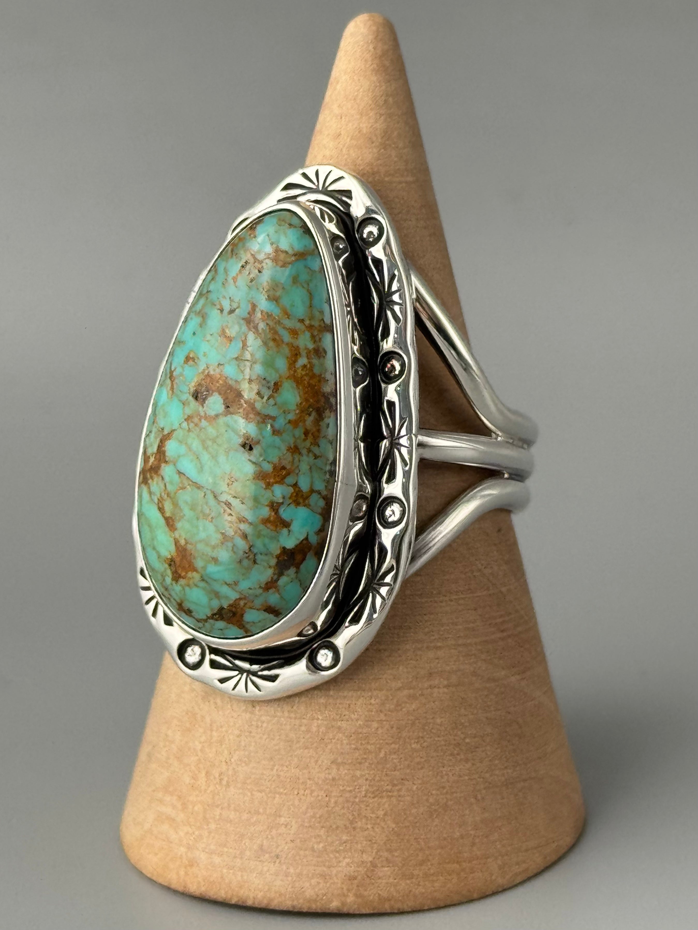 •KINGMAN TURQUOISE - SHÁ• Navajo silver ring (size 10.25)
