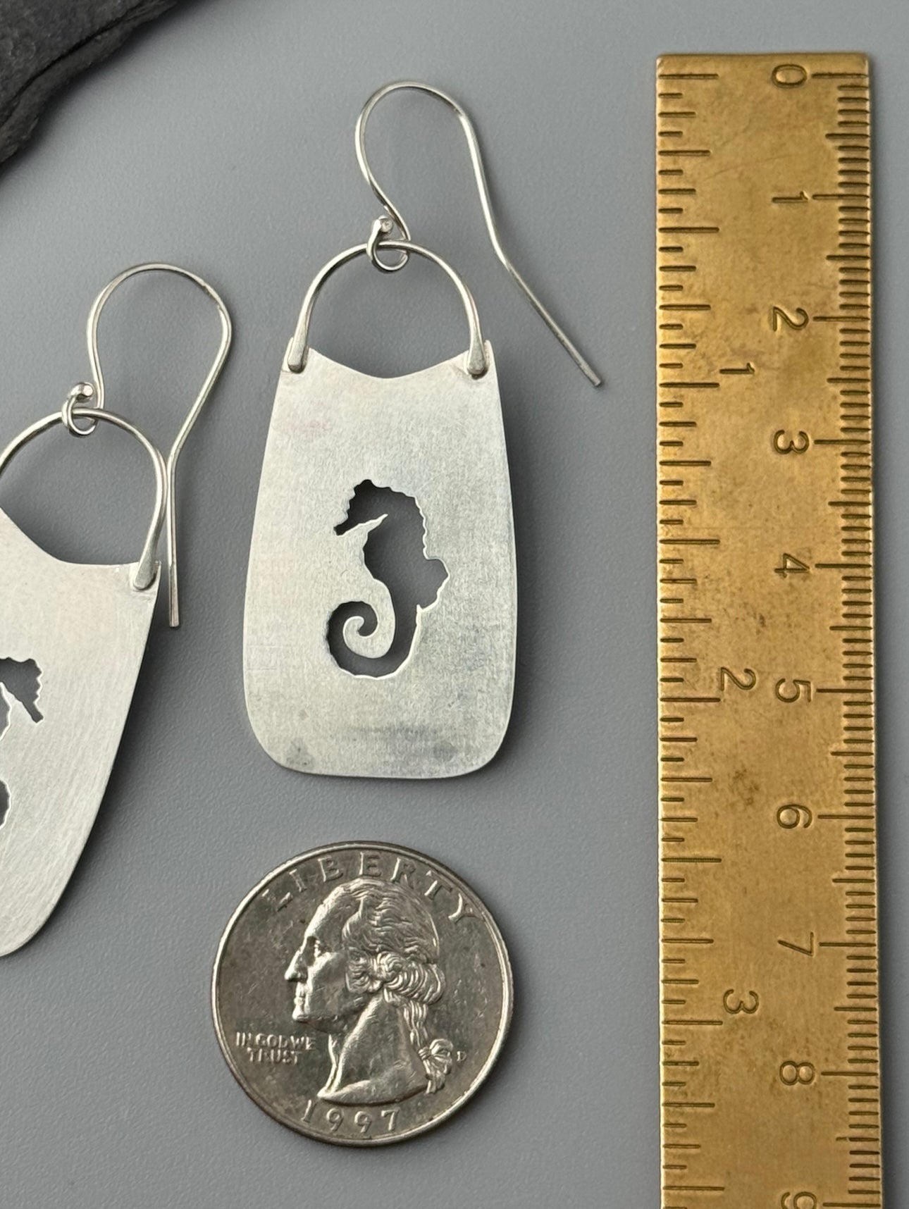 •HIPPOCAMPUS• seahorse silhouette + silver dangle earrings