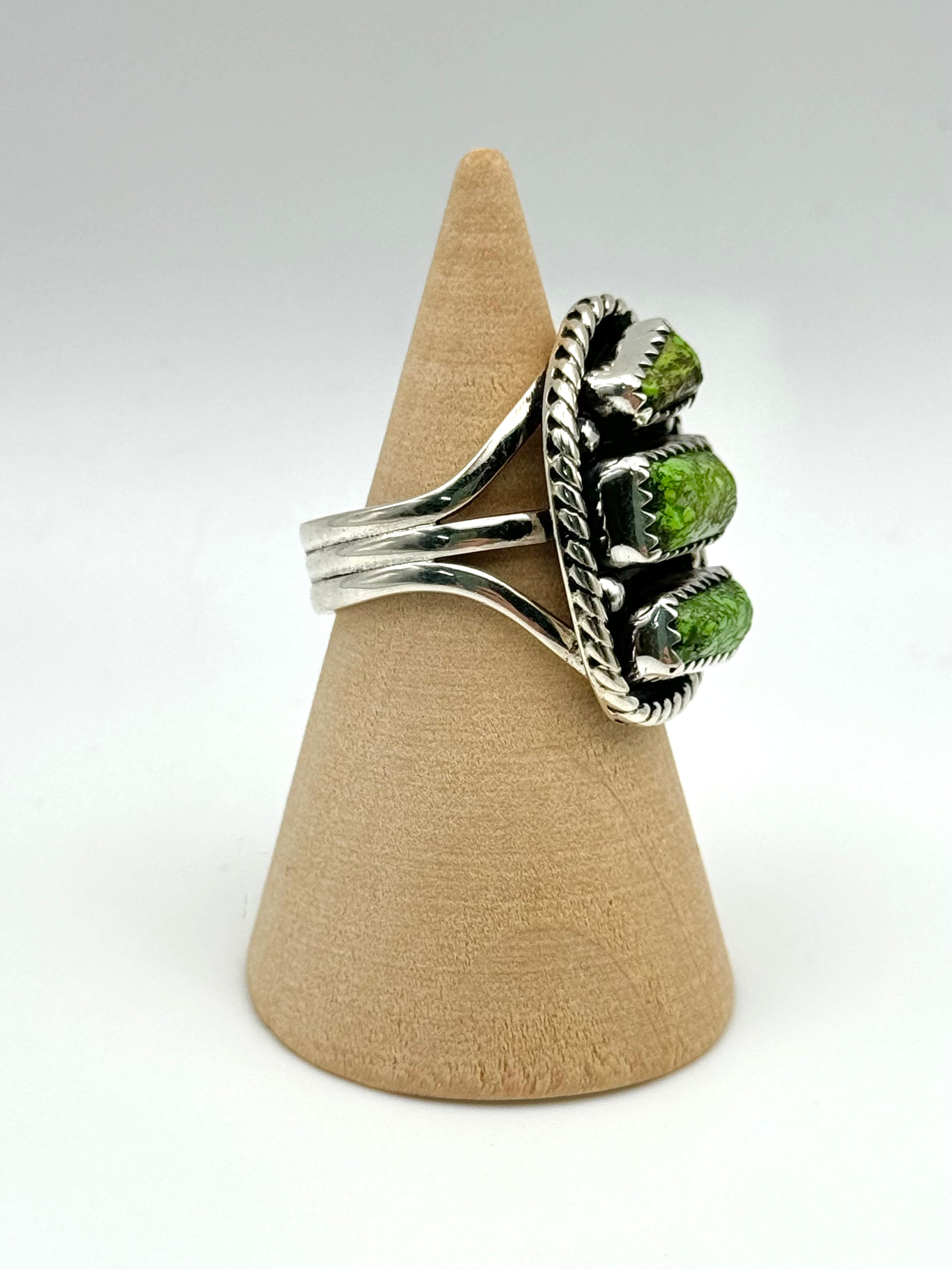 •GASPEITE - 3• Navajo silver triple stone ring (size 8)