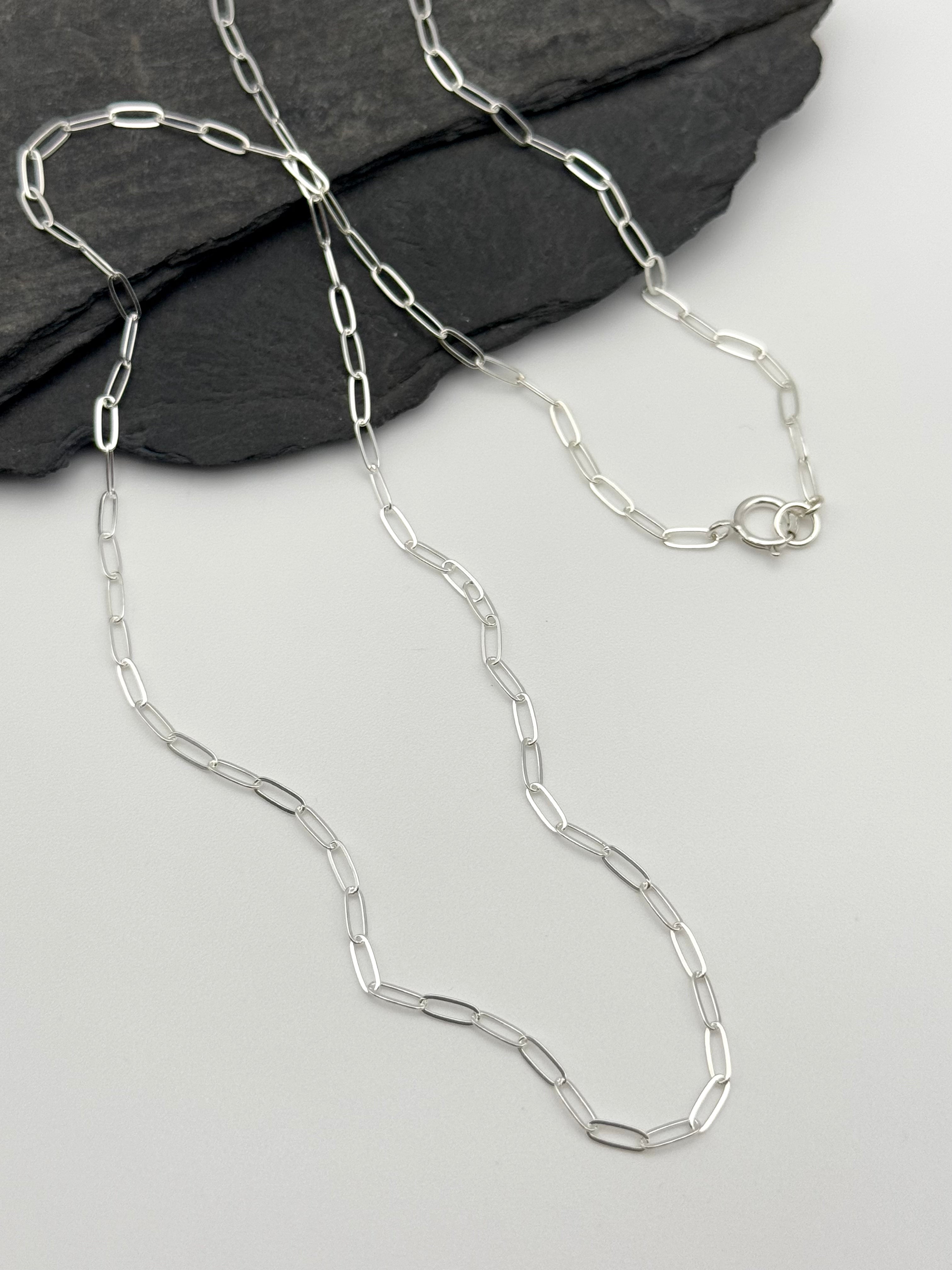 •PETITE PAPERCLIP• silver chain