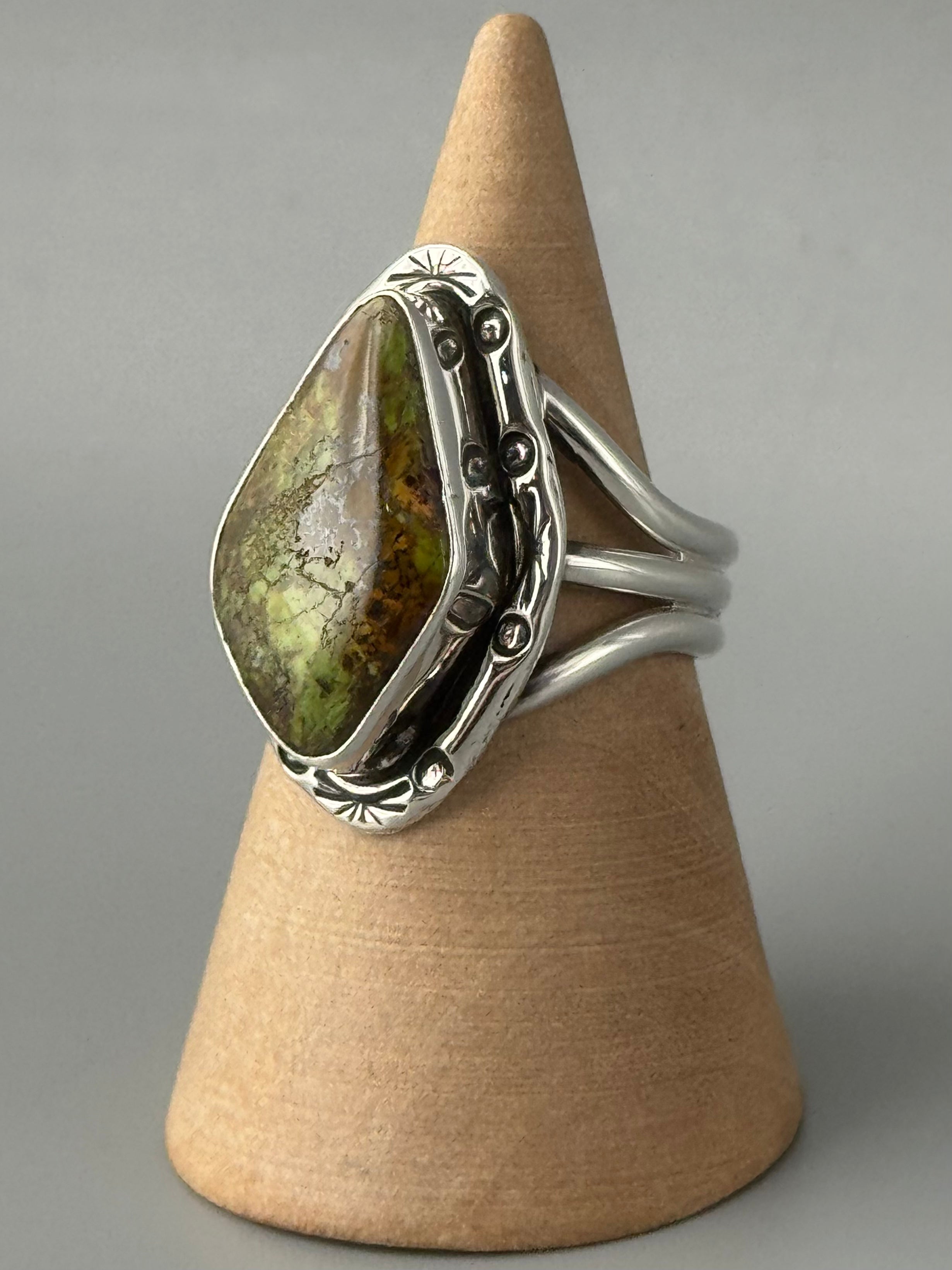 •GASPEITE - SHÁ• Navajo silver ring (size 8.75)